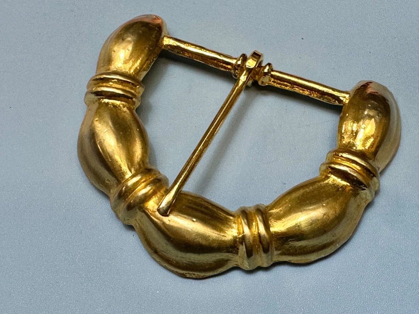 Unique dimensional "puffy" appearing! gold tone replace belt buckle