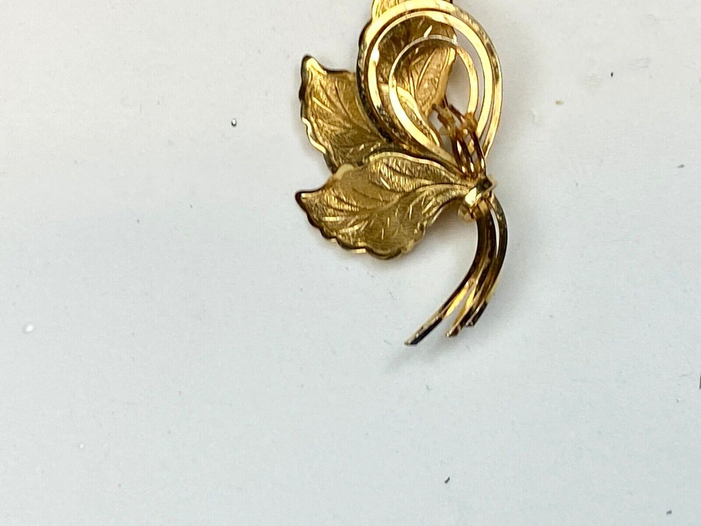 Vintage Etched Three Leaf Jewelry Gold Tone Brooch Pin Signed Turin?