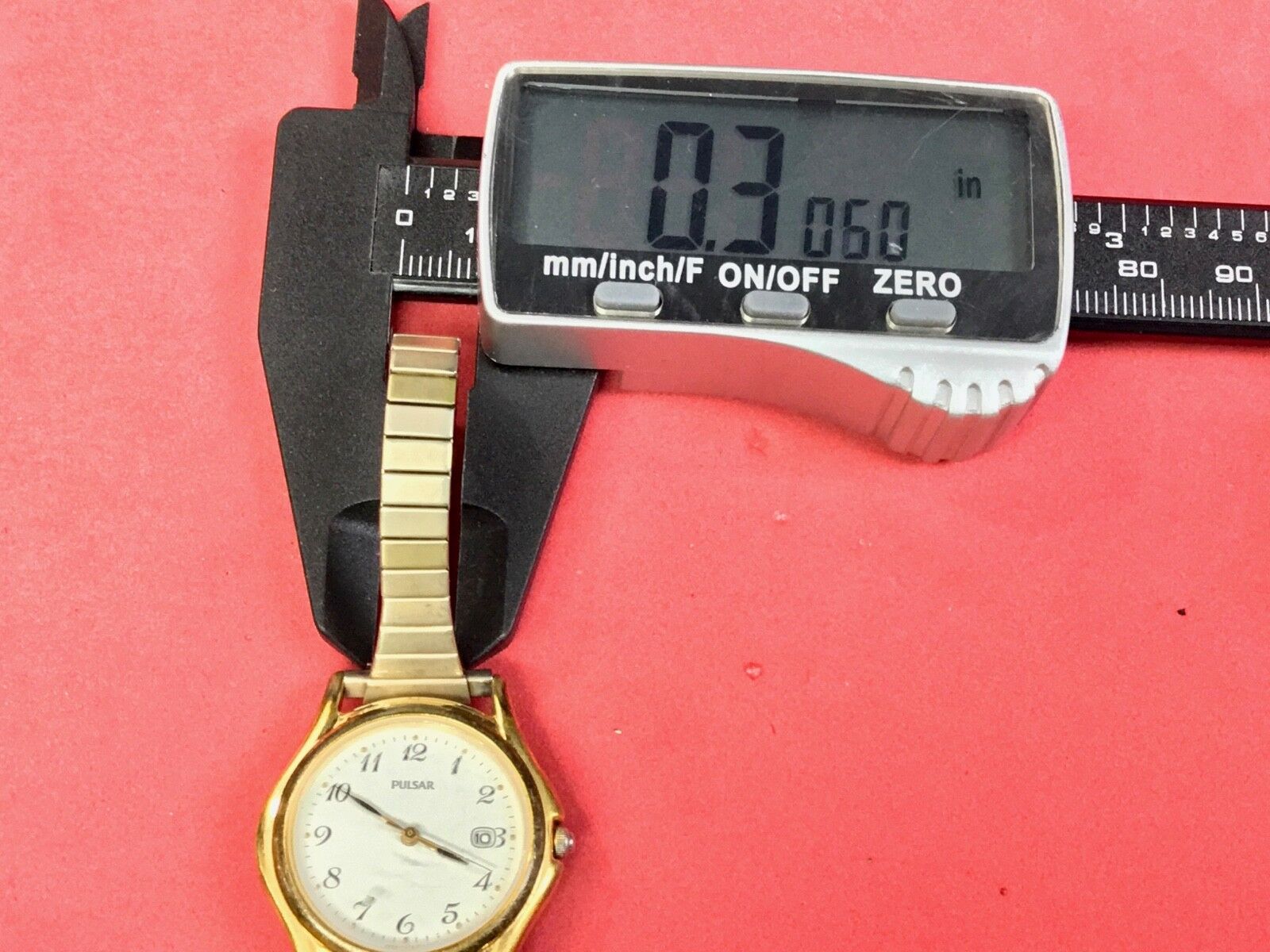 Vintage Ladies  Gold Tone Pulsarwatch Skinny Stretch Band Vx82-Oaro  