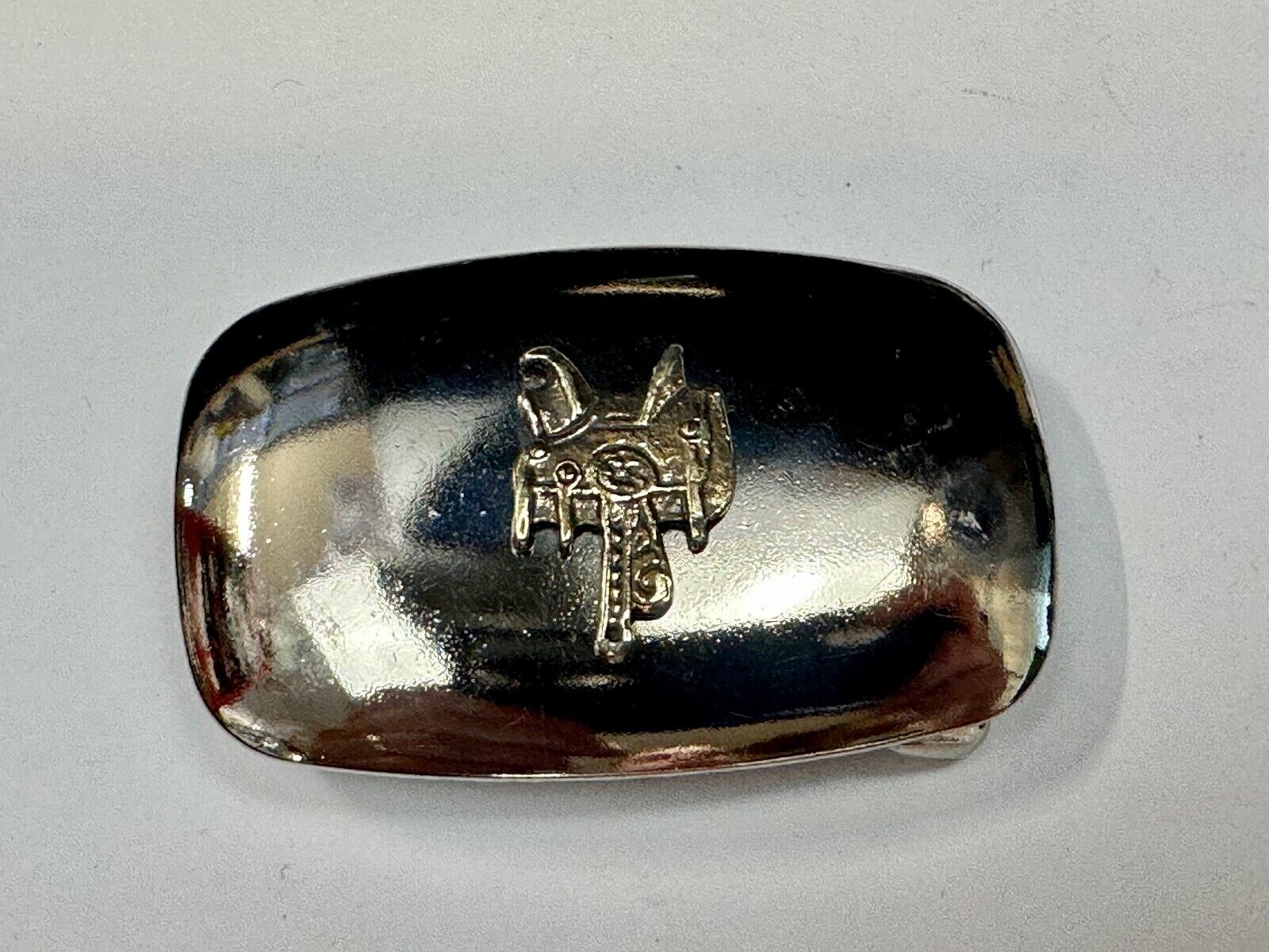 Beautiful two tone Horse Saddle on reflective western belt buckle