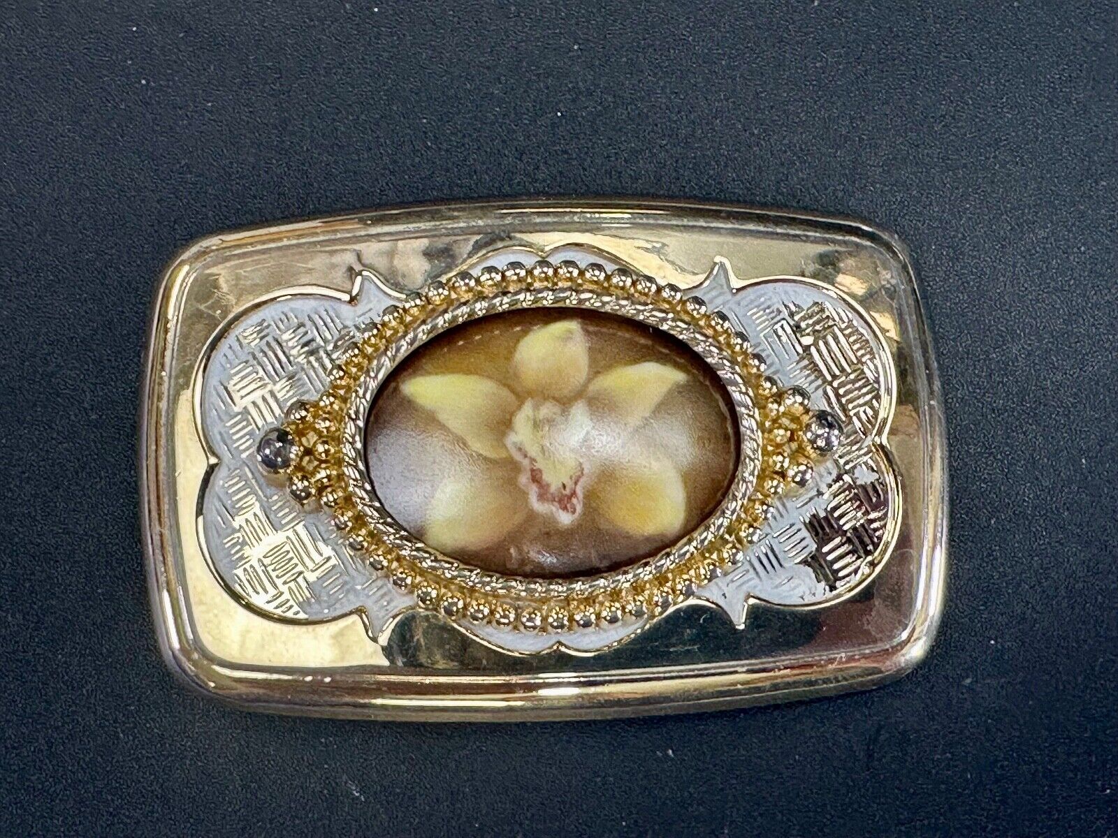 Vintage cabochon cab style flower centerpiece beautiful gold tone belt buckle