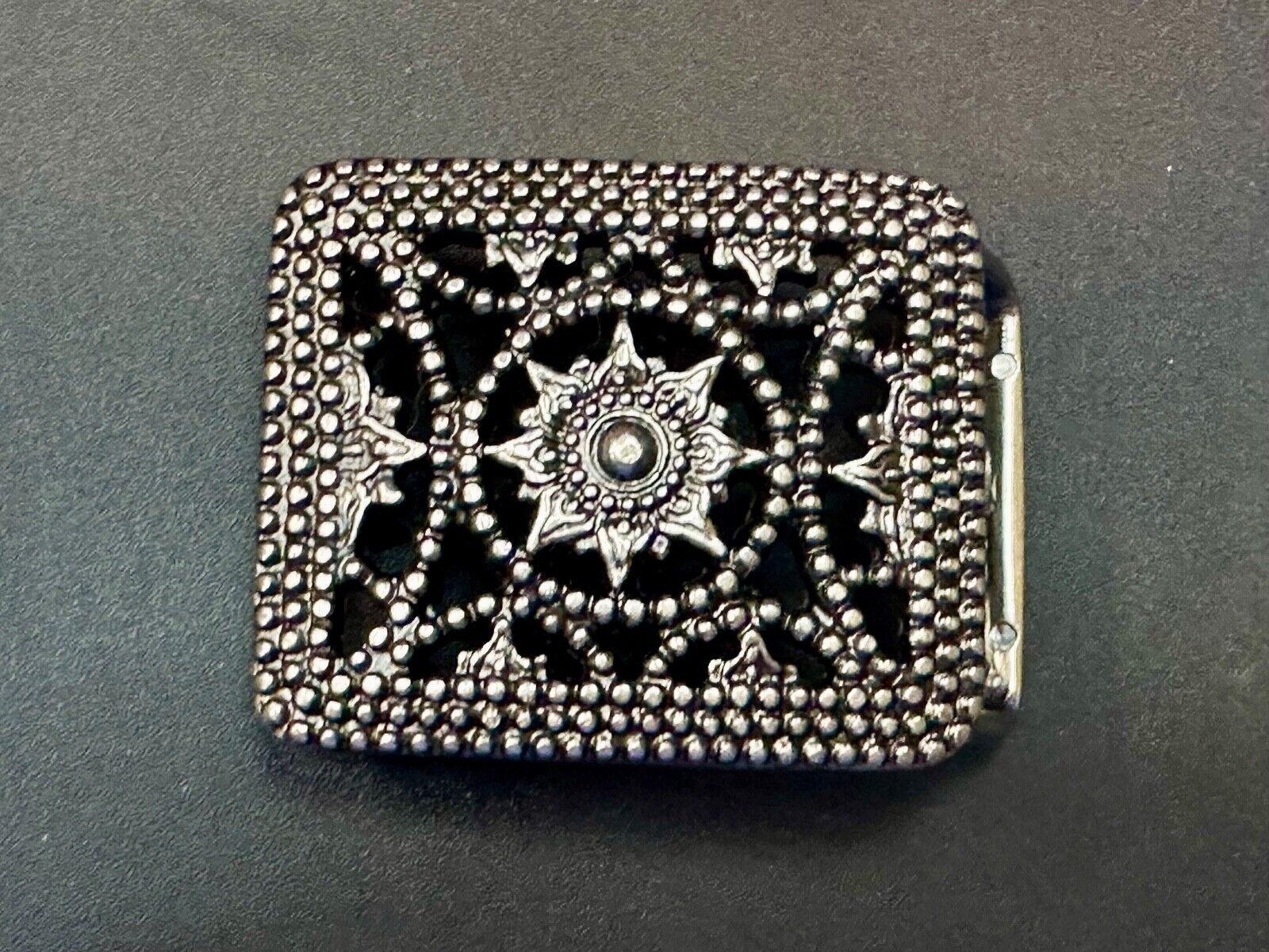 Antique dotted vintage style - modern see through belt buckle
