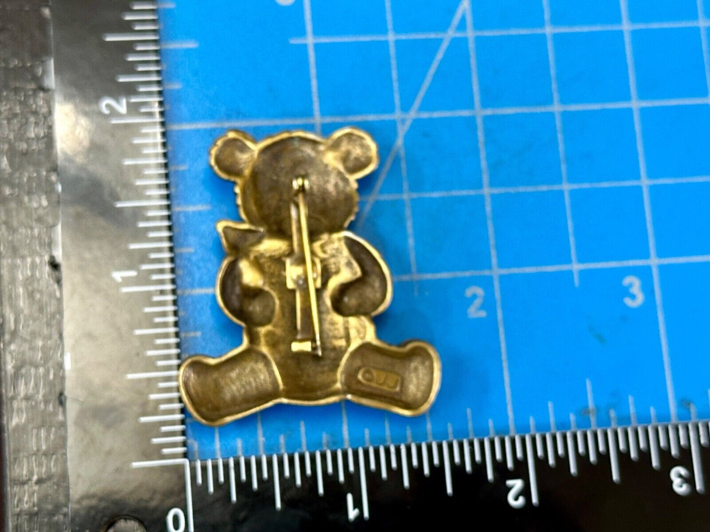 Adorable Two tone Teddy Bear with blocks JJ Signed vintage brooch pin