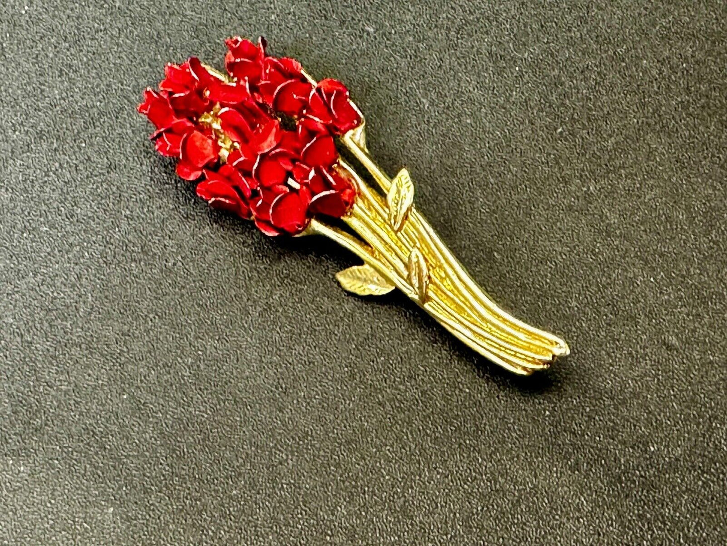 Valentines Gift!  Red Roses Bouquet Gold Tone Brooch Pin Signed DM 97
