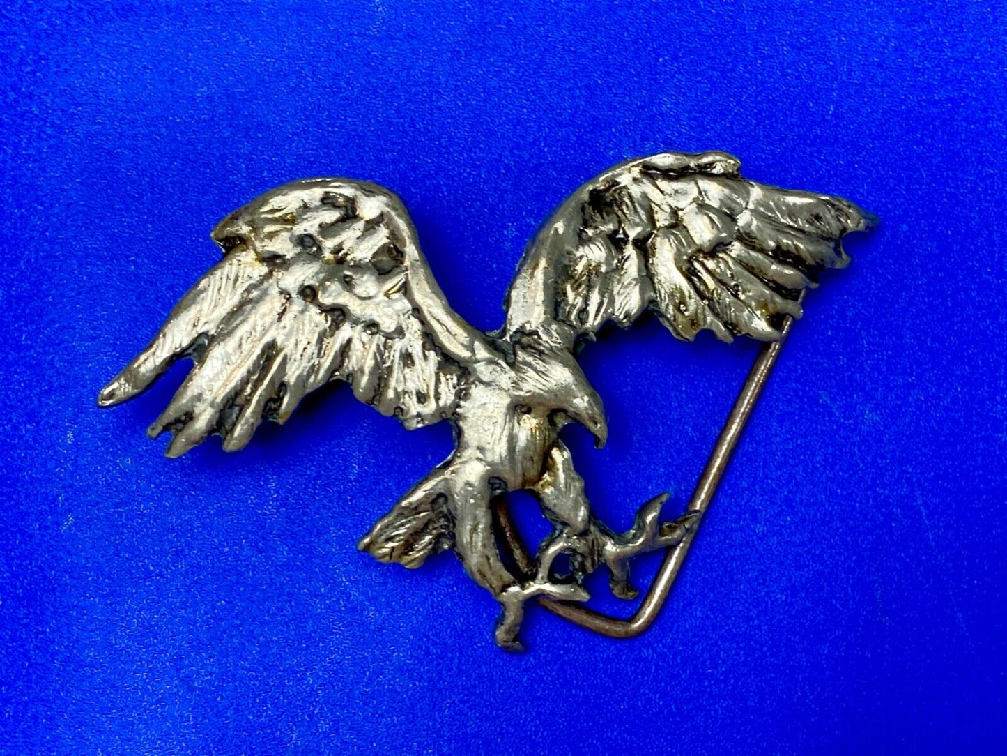 Vintage hunting diving American Eagle claws out figural cut out belt buckle