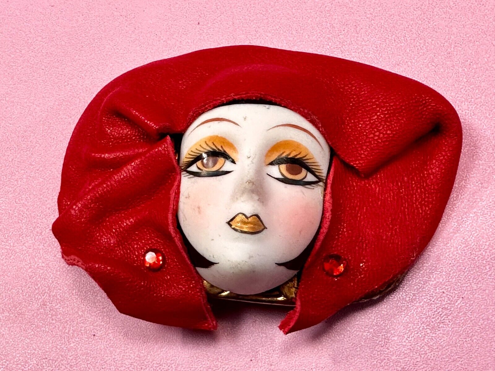 Unique Porcelain? Doll Face in Red Flapper Vintage Women's Belt Buckle