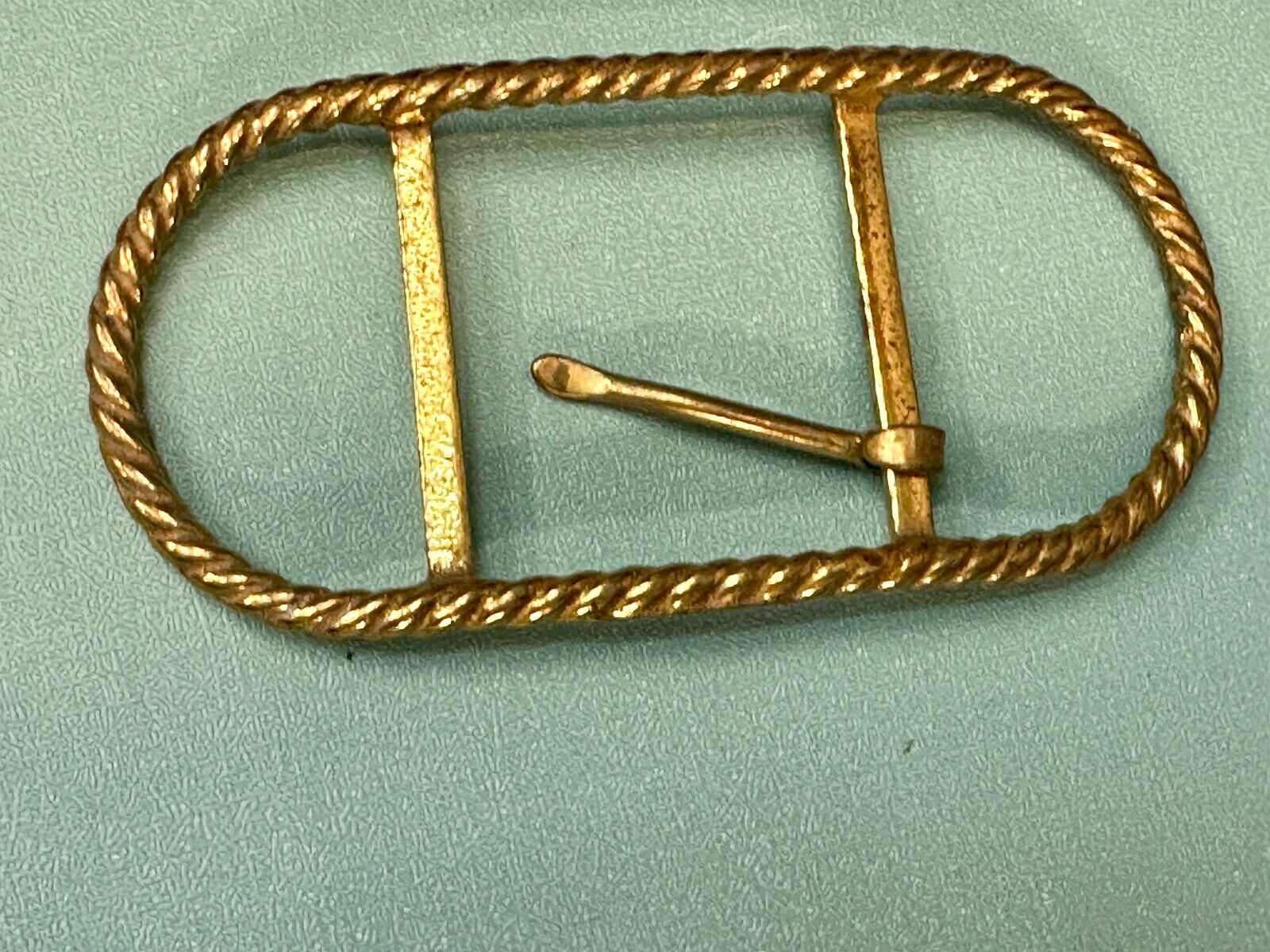 unique 4" wide Vintage gold tone Rope or Knot pattern belt buckle