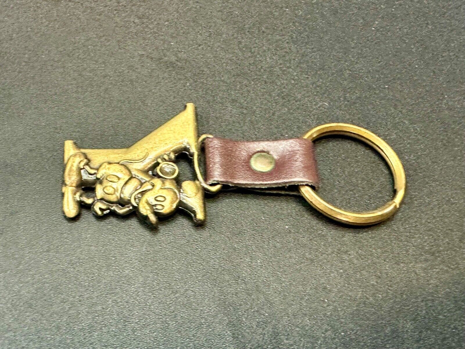 VINTAGE LETTER INITIAL Y  MICKEY MOUSE DISNEY KEYCHAIN BRASS and LEATHER FOB