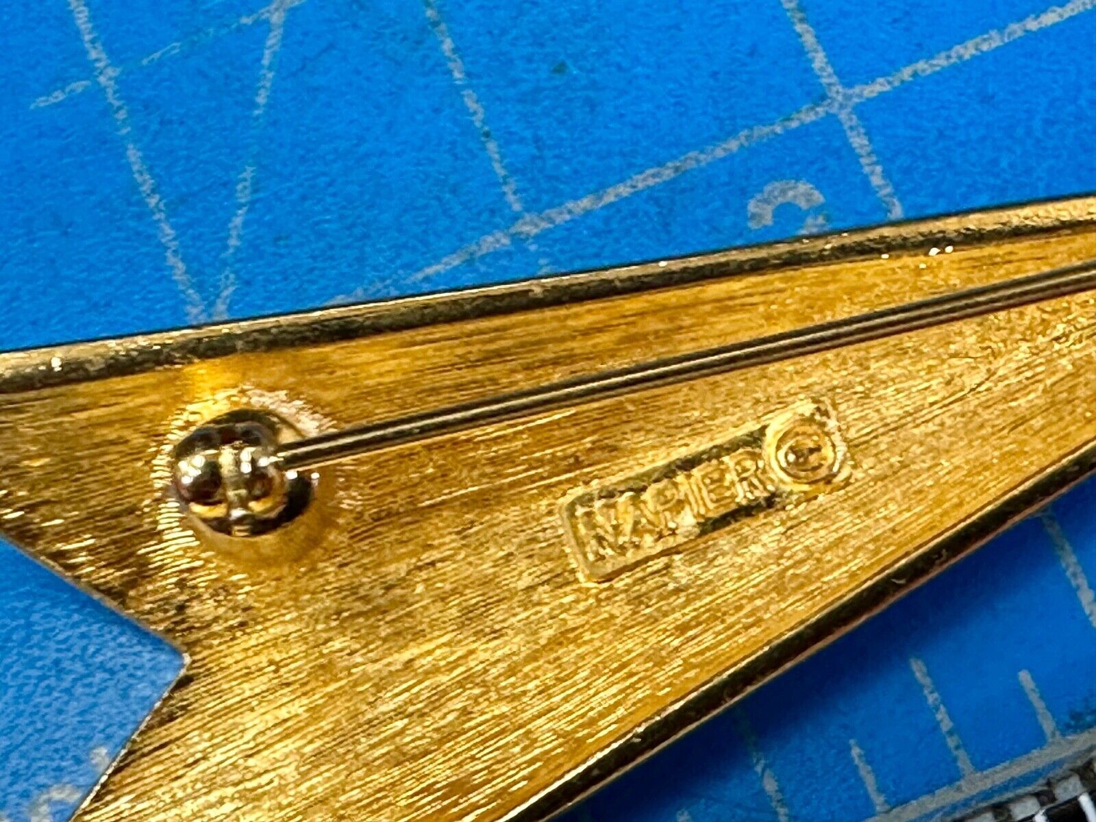 Art Deco Style 3" wide Arrow Napier signed vintage gold tone brooch pin