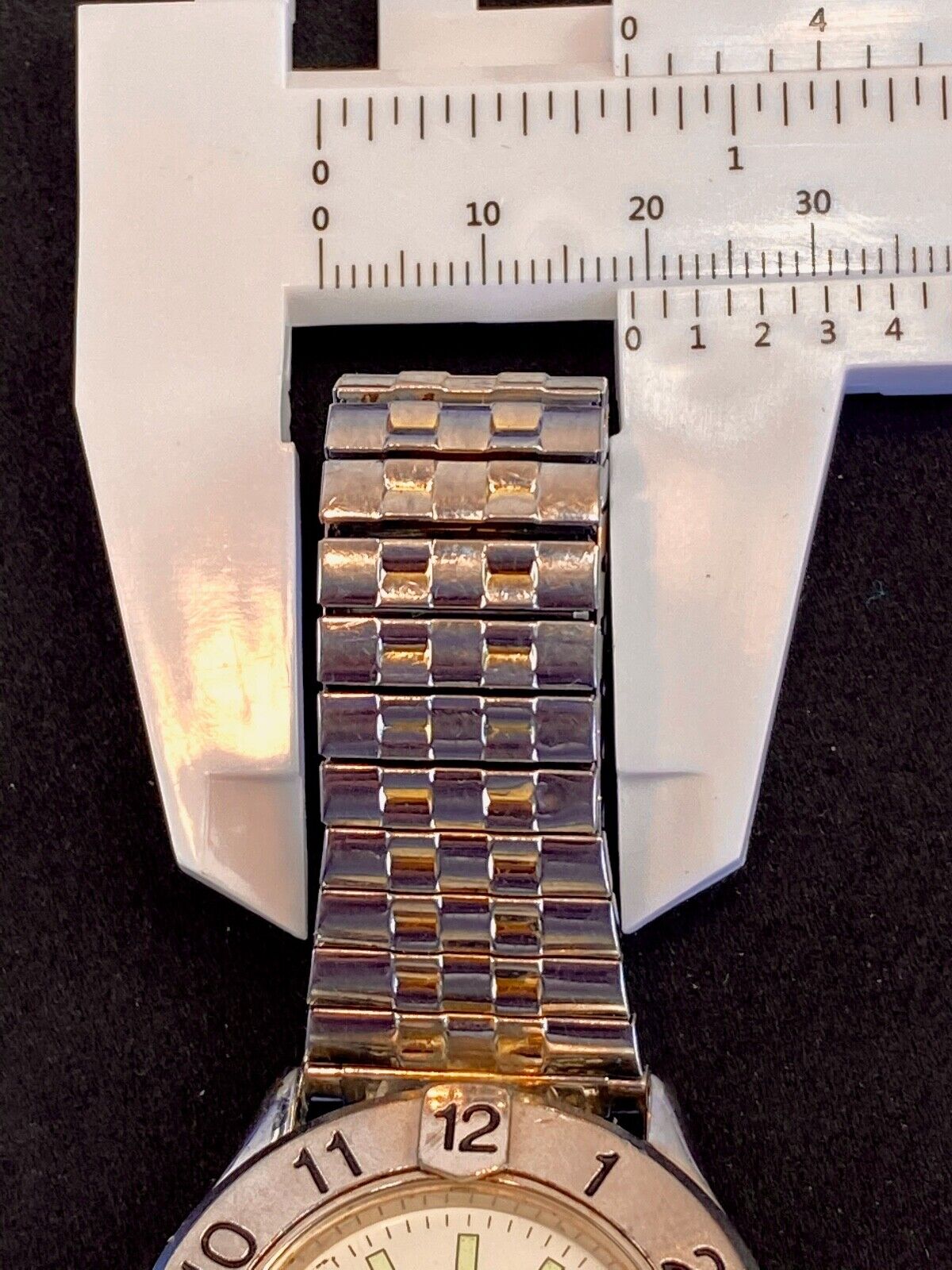 Avon 1" Wide Silver Tone Watch With Date  - Fresh Battery. - Unique Shape 