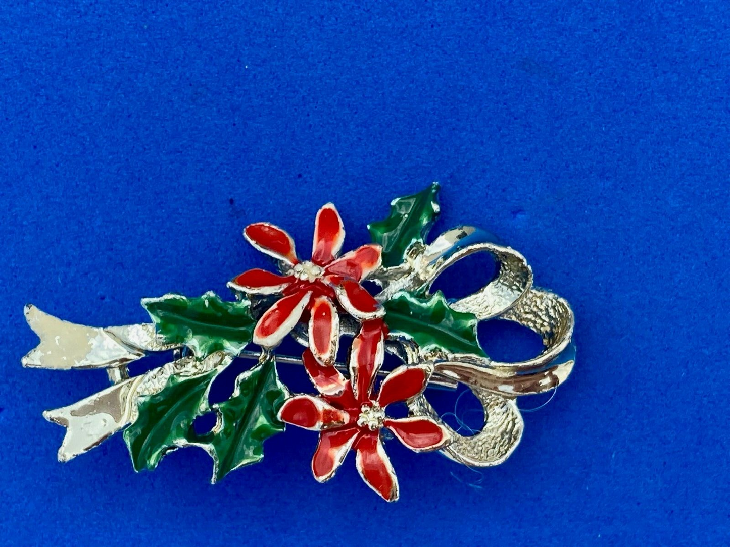 Vintage Gerry's Christmas Brooch Gold Tone Holly Leaves Flowers With Berries