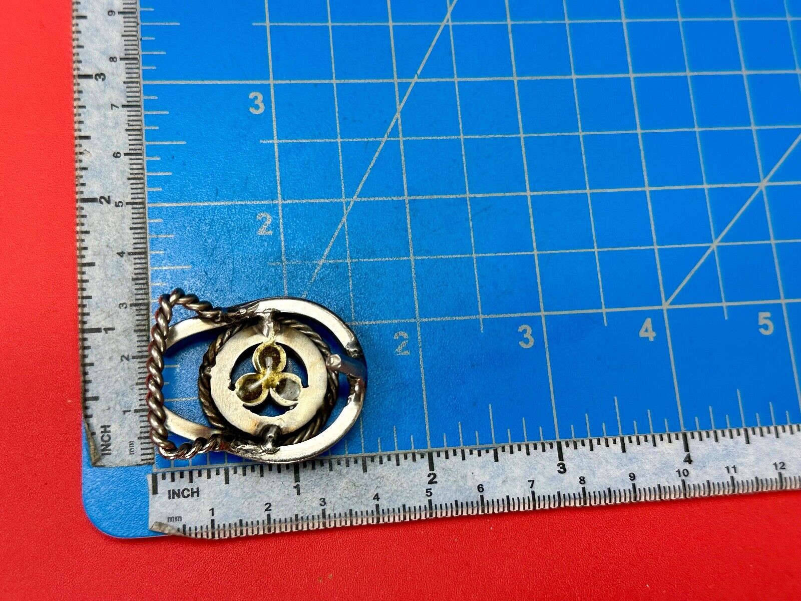 artisan circle pattern rope centerpiece red dots horseshoe shaped belt buckle
