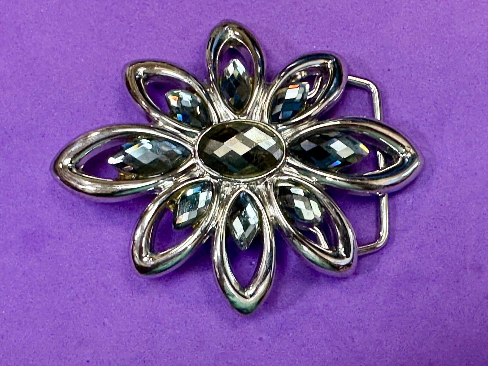 Beautiful Flower theme cutout A240 rhinestone belt buckle
