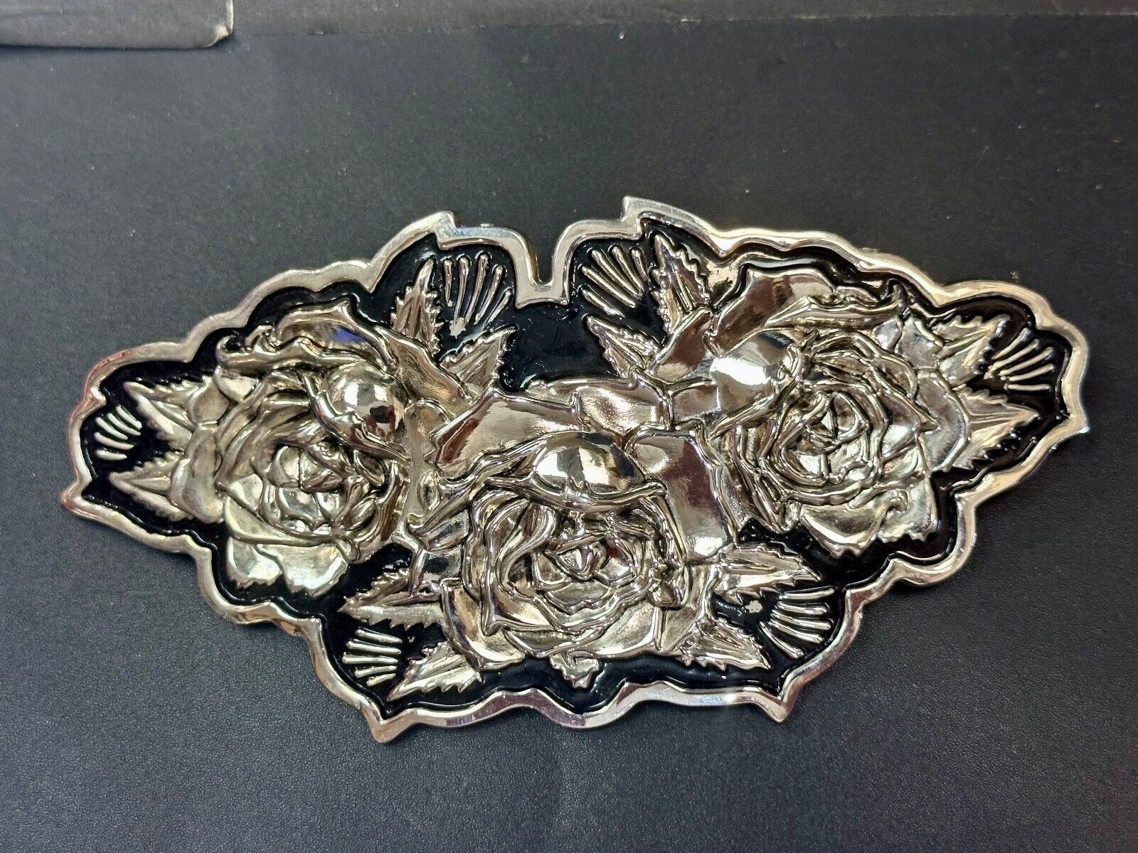 Vintage Famous Stars and Stripes Large Flowers Roses Bouquet figural Belt Buckle
