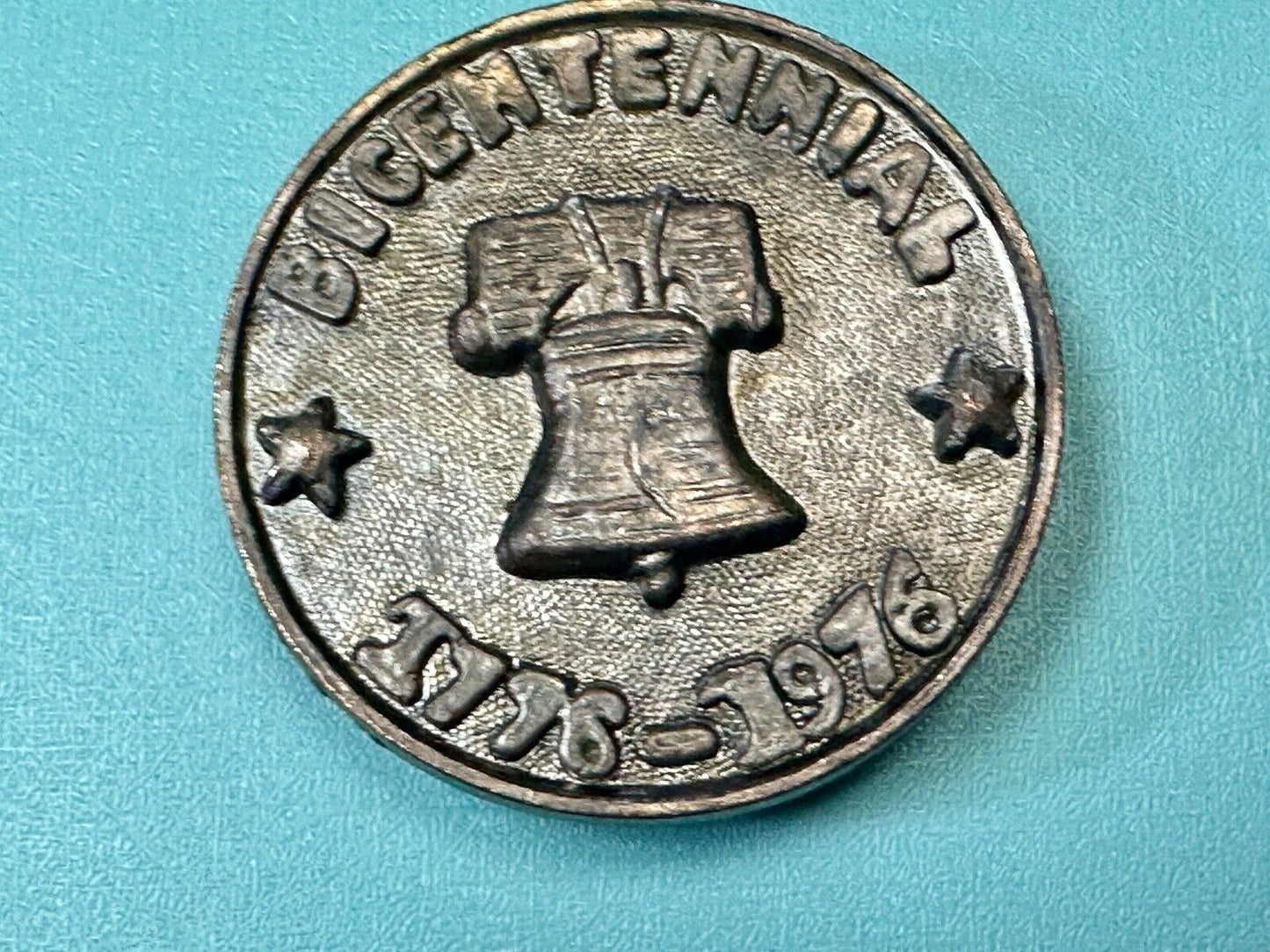 Vintage Liberty Bell Bicentennial 1976 round belt buckle