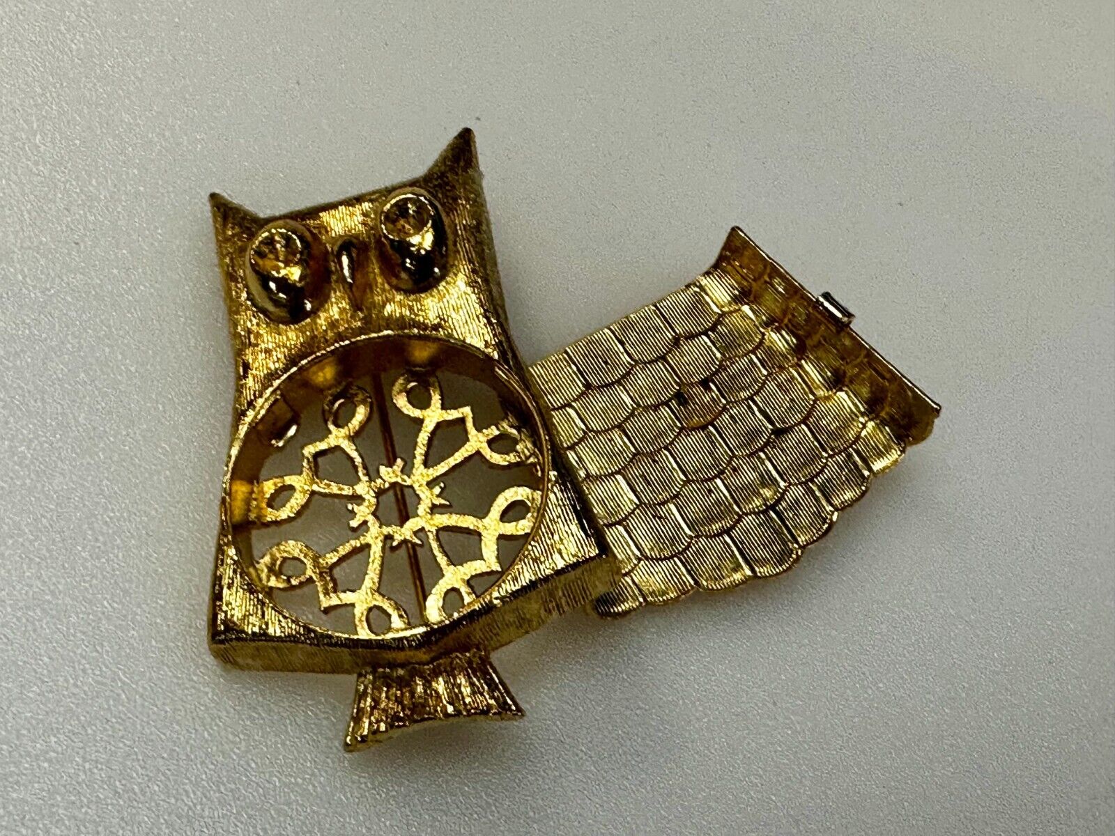 Beautiful Owl Perfume Glace Gold Tone Brooch Pin Signed by Avon