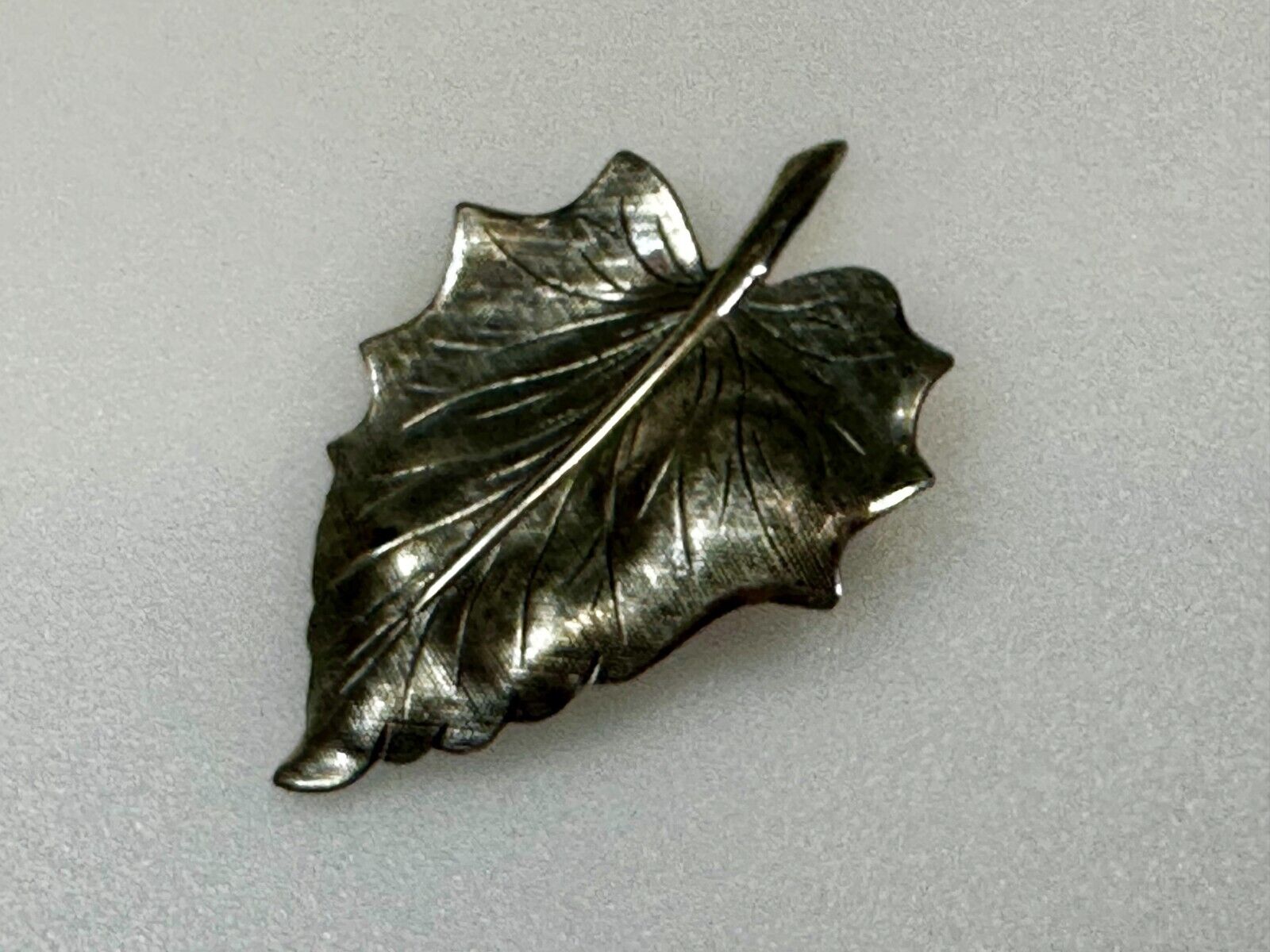 2" Autumn Fall Curvy Leaf Figure Sterling Silver Brooch Pin