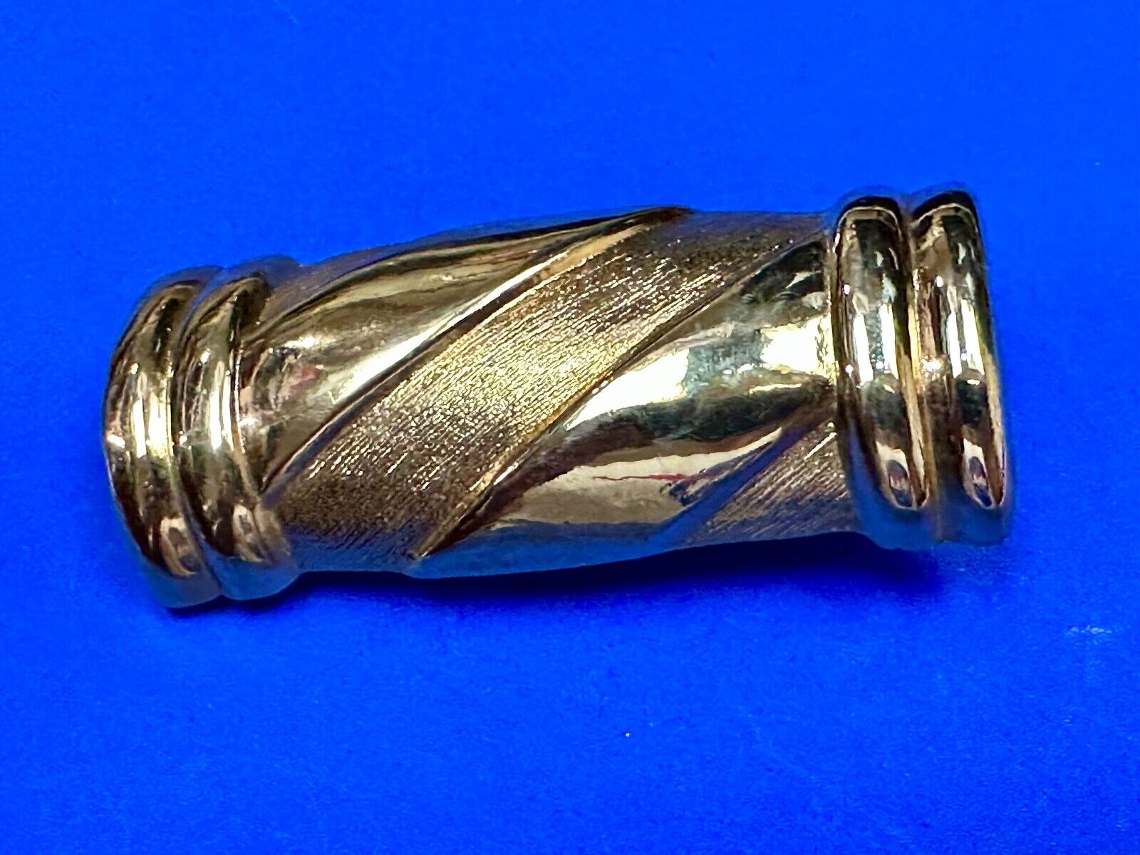 Vintage Apple accessories of NY gold tone tube shape belt buckle