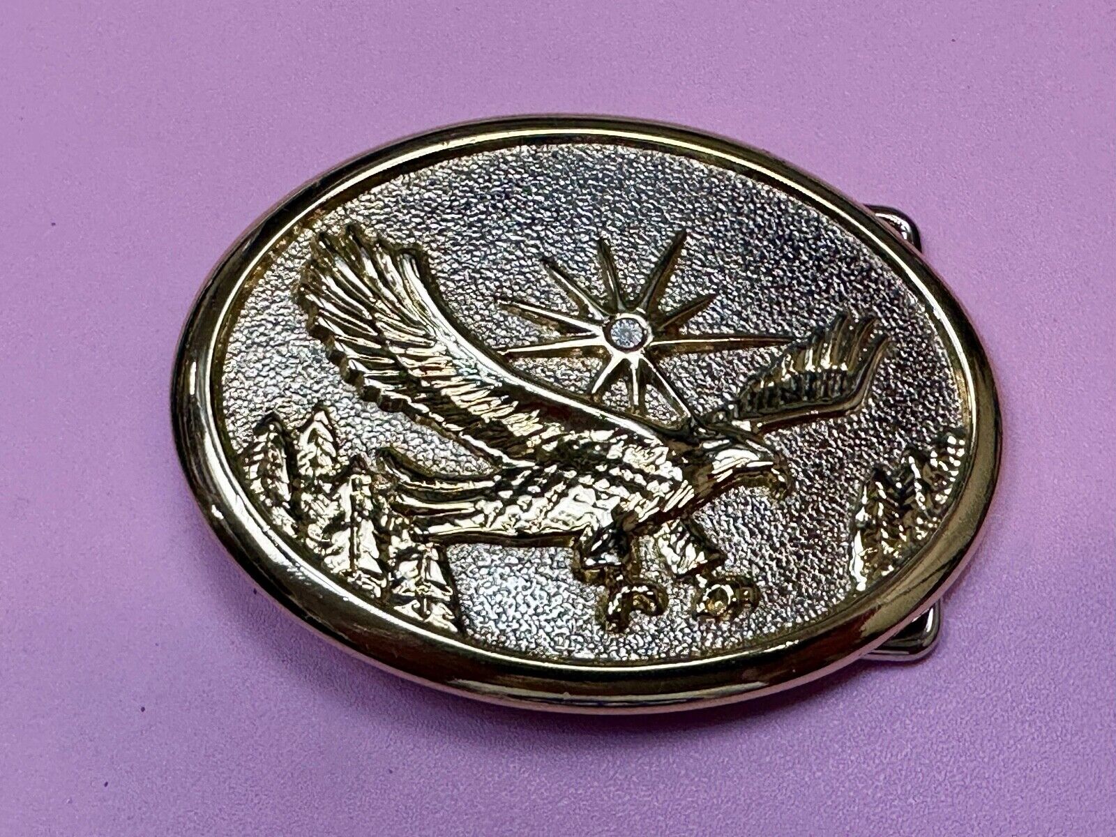 USA Patriotic flying classic Bald Eagle with sun starburst belt buckle