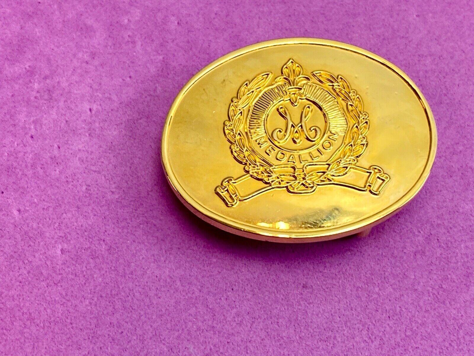 Vintage gold tone Medallion ribbon small 2"  belt buckle 
