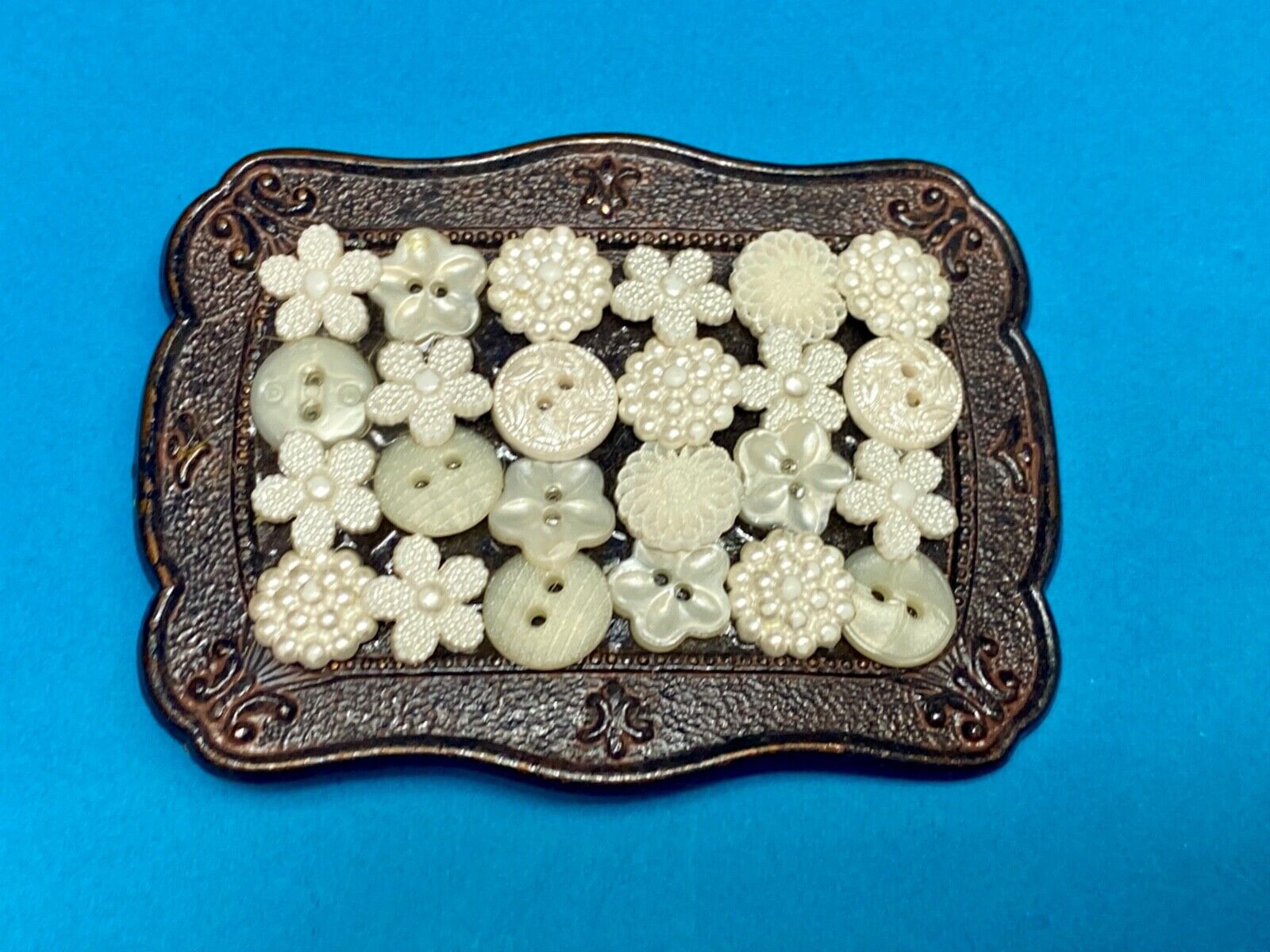Artisan? Cute Button Steampunk Style Western Framed Belt Buckle
