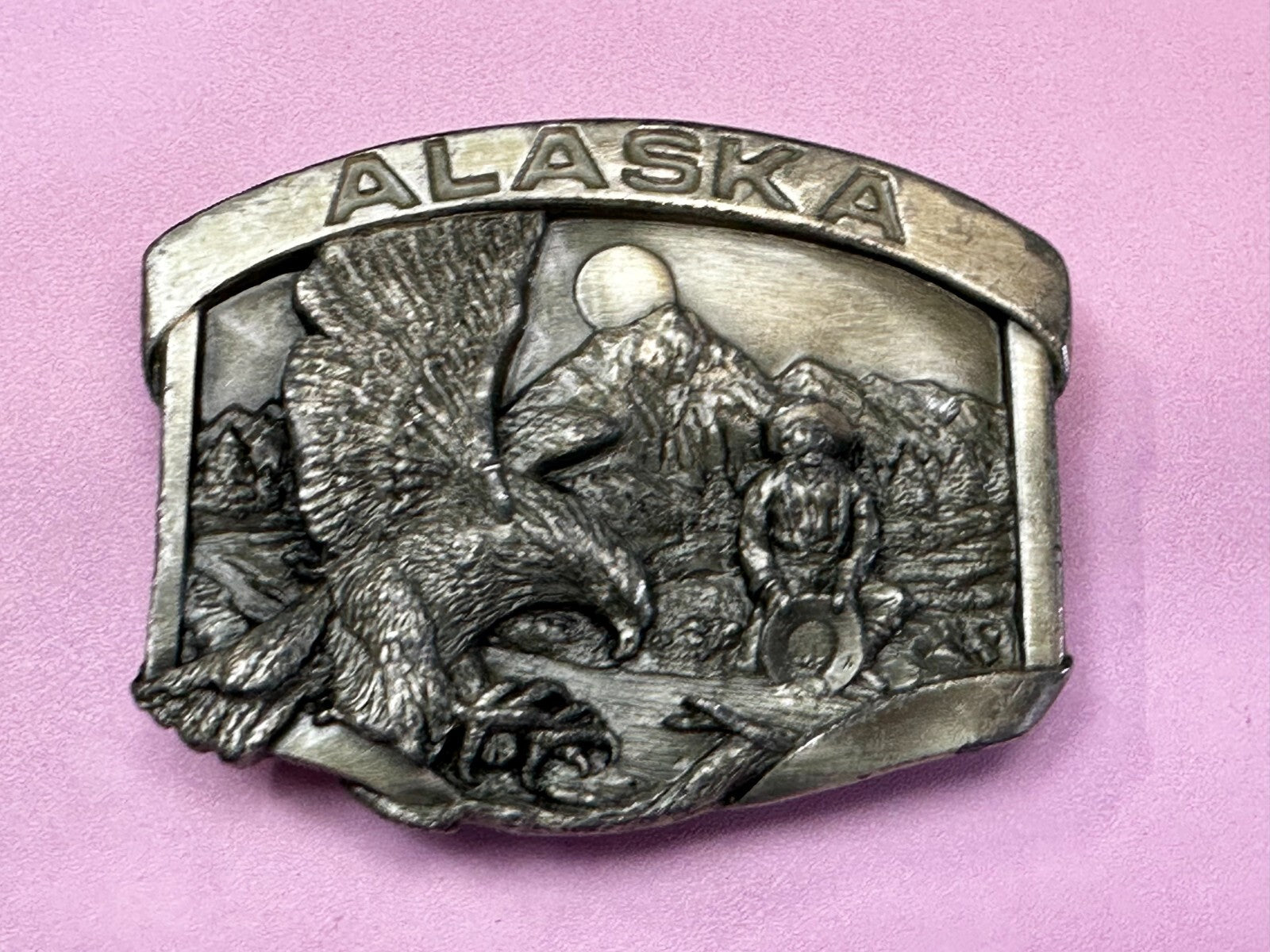 ALASKA Gold Panning Miner Eagle Mountain Scene Vintage 1984 Siskiyou Belt Buckle