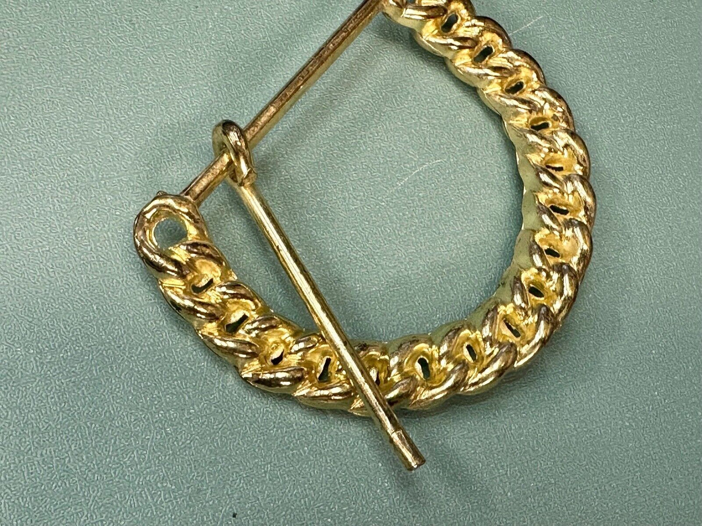 Vintage gold tone spiral or rope knot loop pattern replacement belt buckle