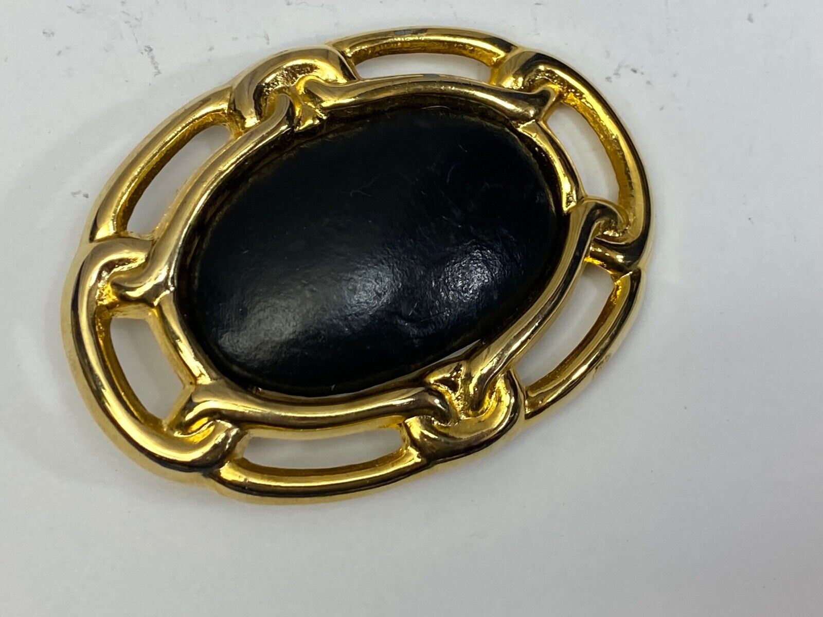 Vintage Day-Lor Gold Tone Black Raised Scarf Belt Purse Clip