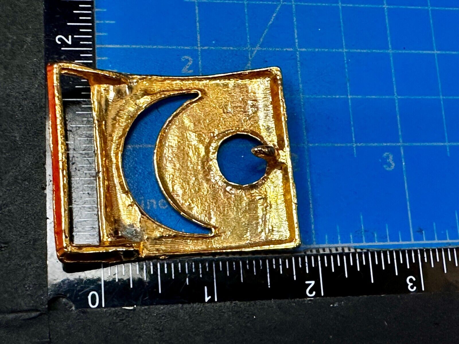 Unique Open Crescent Shape Gold Tone Hippy Style Cutout Belt Buckle