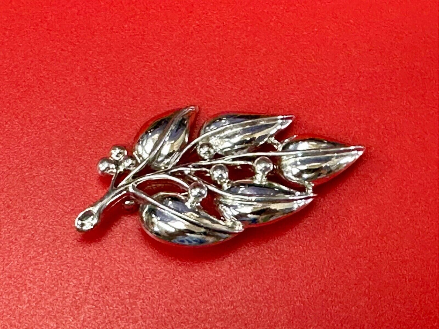 5 Leaf Stem Twig vintage Sarah Coventry signed silver tone brooch pin