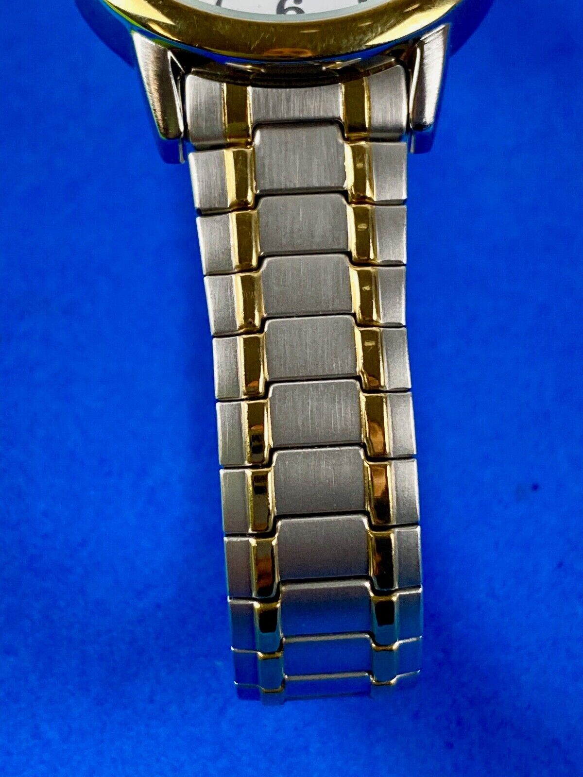  Timex unisex Indeglo watch fresh battery. Silver gold color link band 