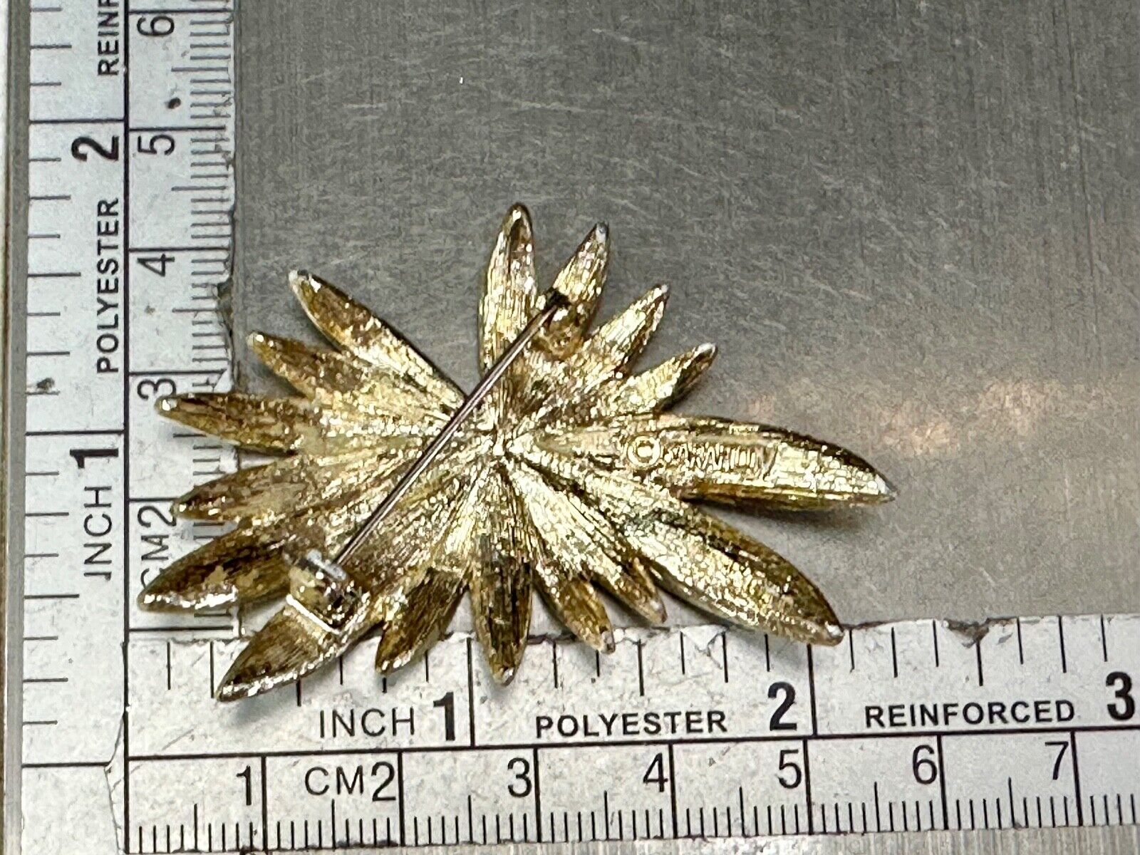 vintage Brushed gold tone starburst floral theme Sarah Coventry brooch pin