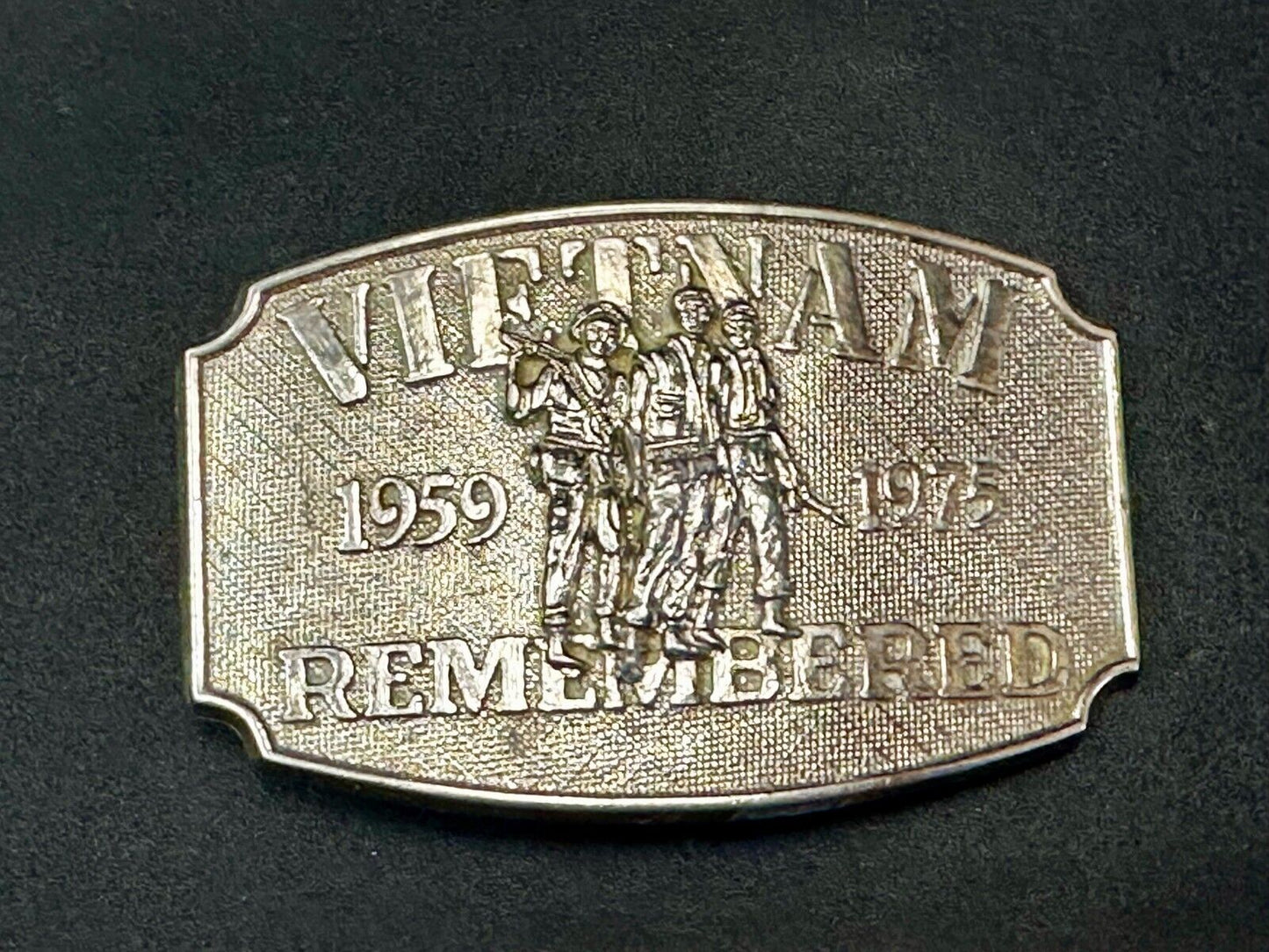 VIETNAM REMEMBERED War Veteran Veterans Patriotic Numbered Belt Buckle F.E. Hart
