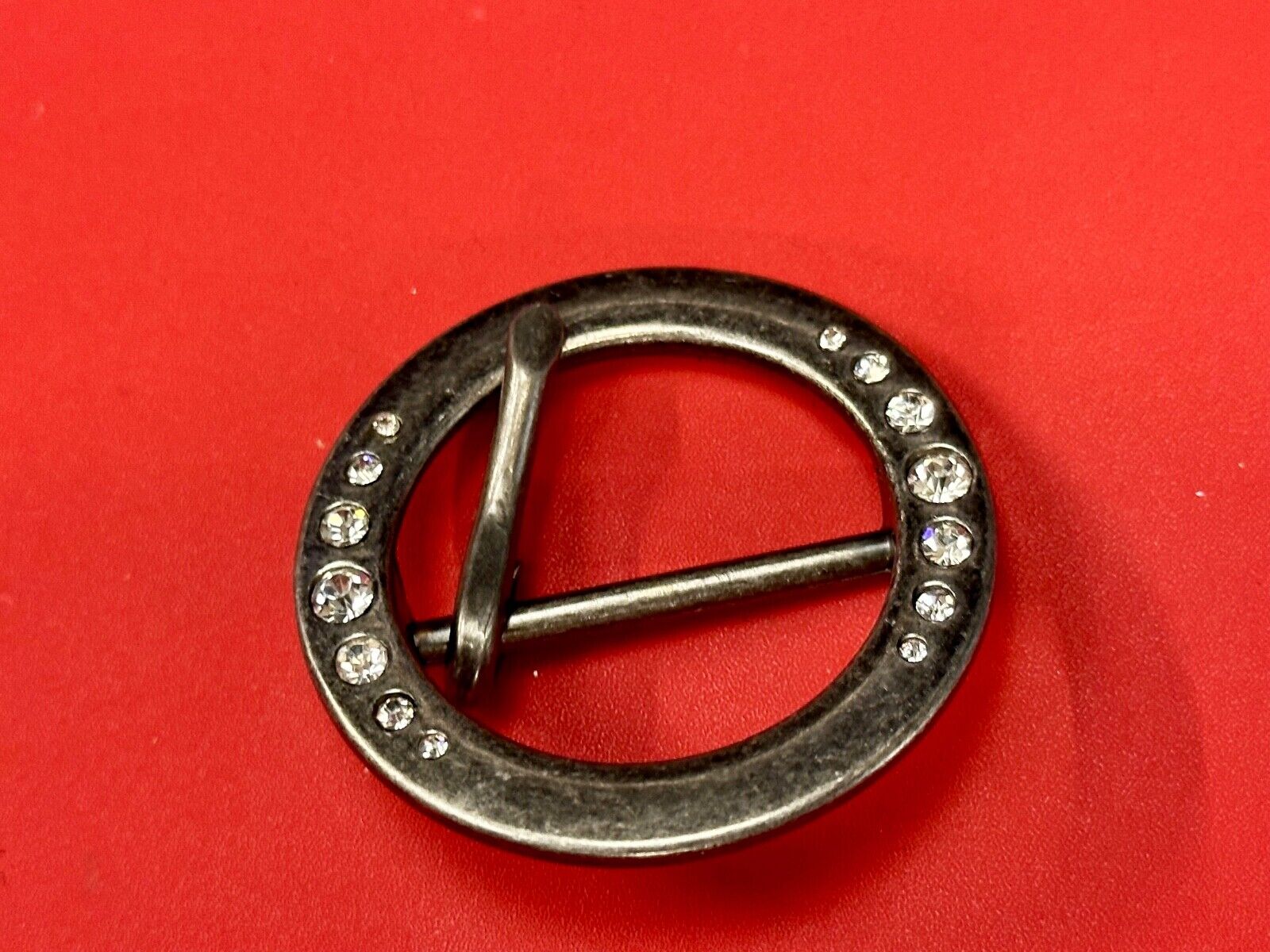 2" Round silver tone belt buckle with graduated rhinestone sized