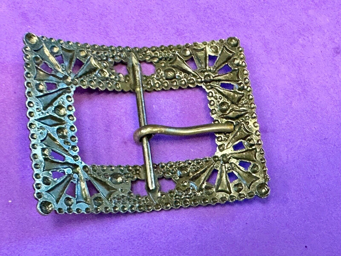 Antique silver color rectangular see through ornate belt buckle