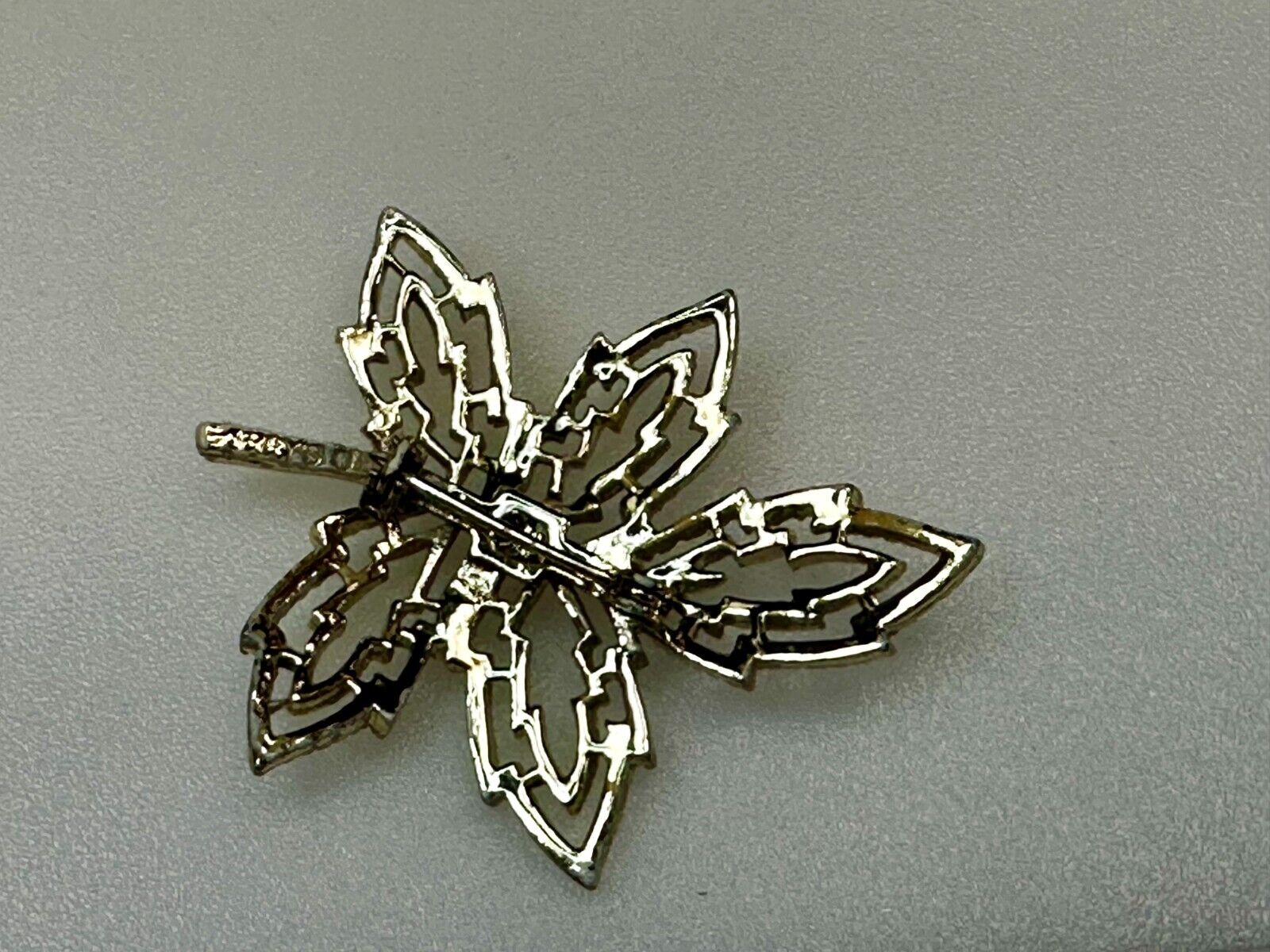Artistic Maple Leaf Openwork Vintage Gold Tone Brooch Pin Signed by Gerrys