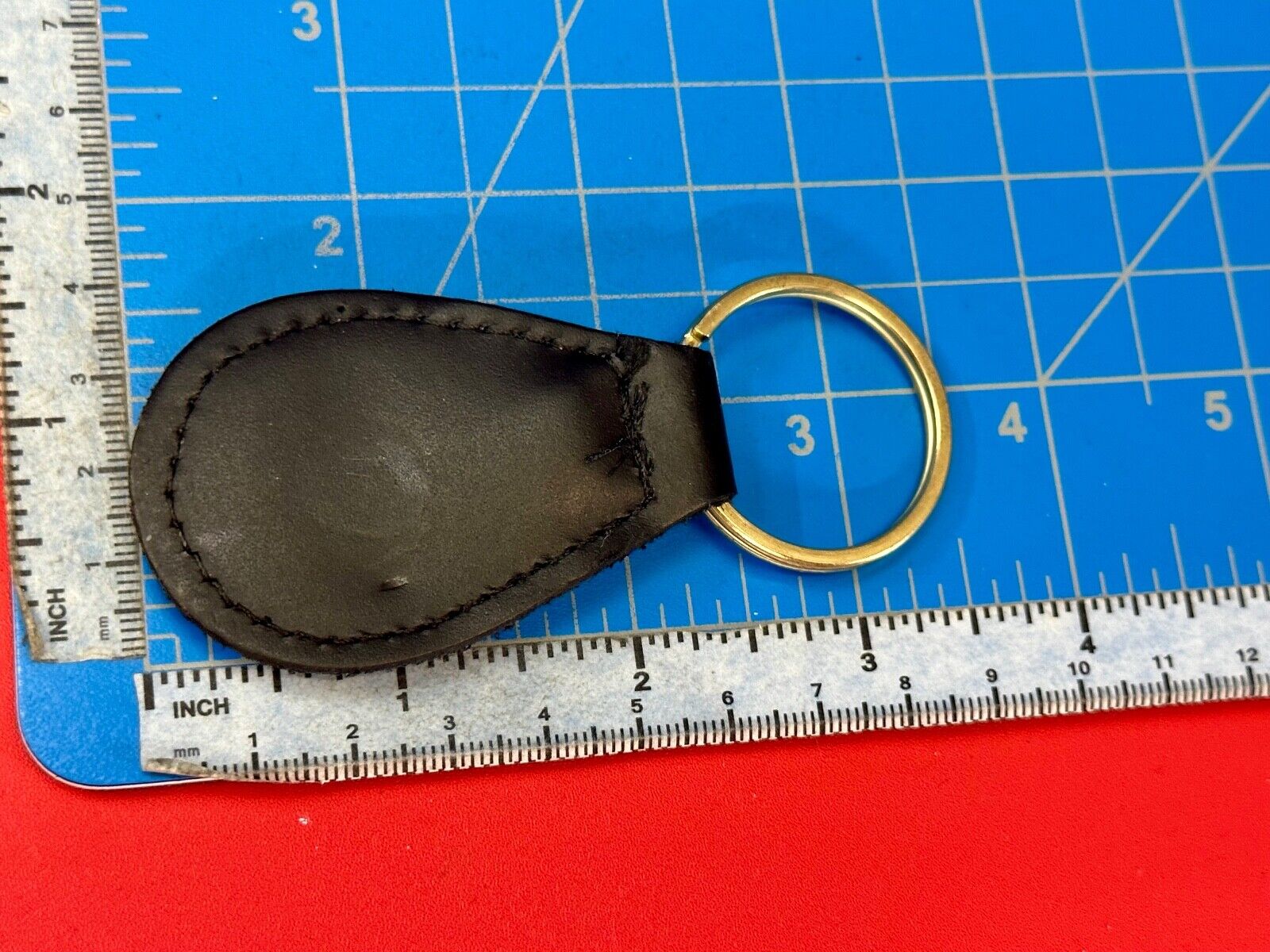 unknown to me!   Leaf emblem logo gold tone Keychain - Key Fob Ring Chain
