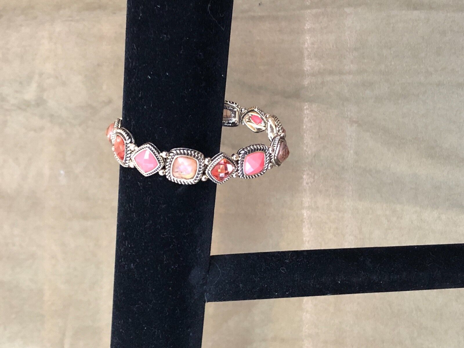 Vintage Antique, - NAPIER  RED's ACRYLIC STONES STRETCH BANGLE BRACELET