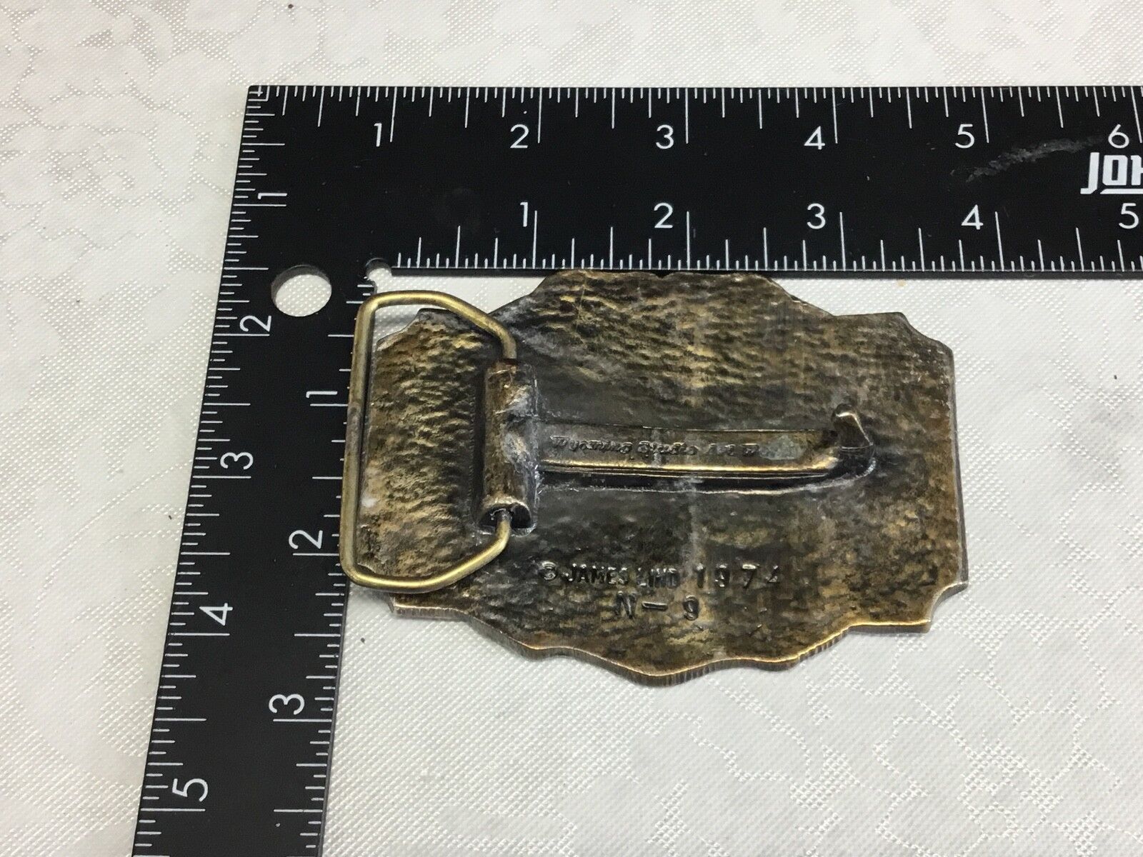 VINTAGE 1974 - WYOMING STUDIO Deer / BUCK in nature  BELT BUCKLE - by JAMES LIND