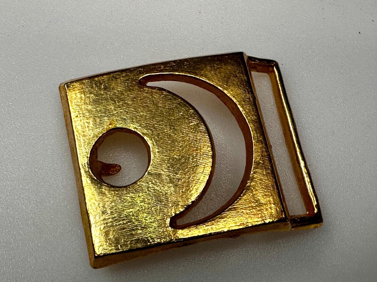 Unique Open Crescent Shape Gold Tone Hippy Style Cutout Belt Buckle