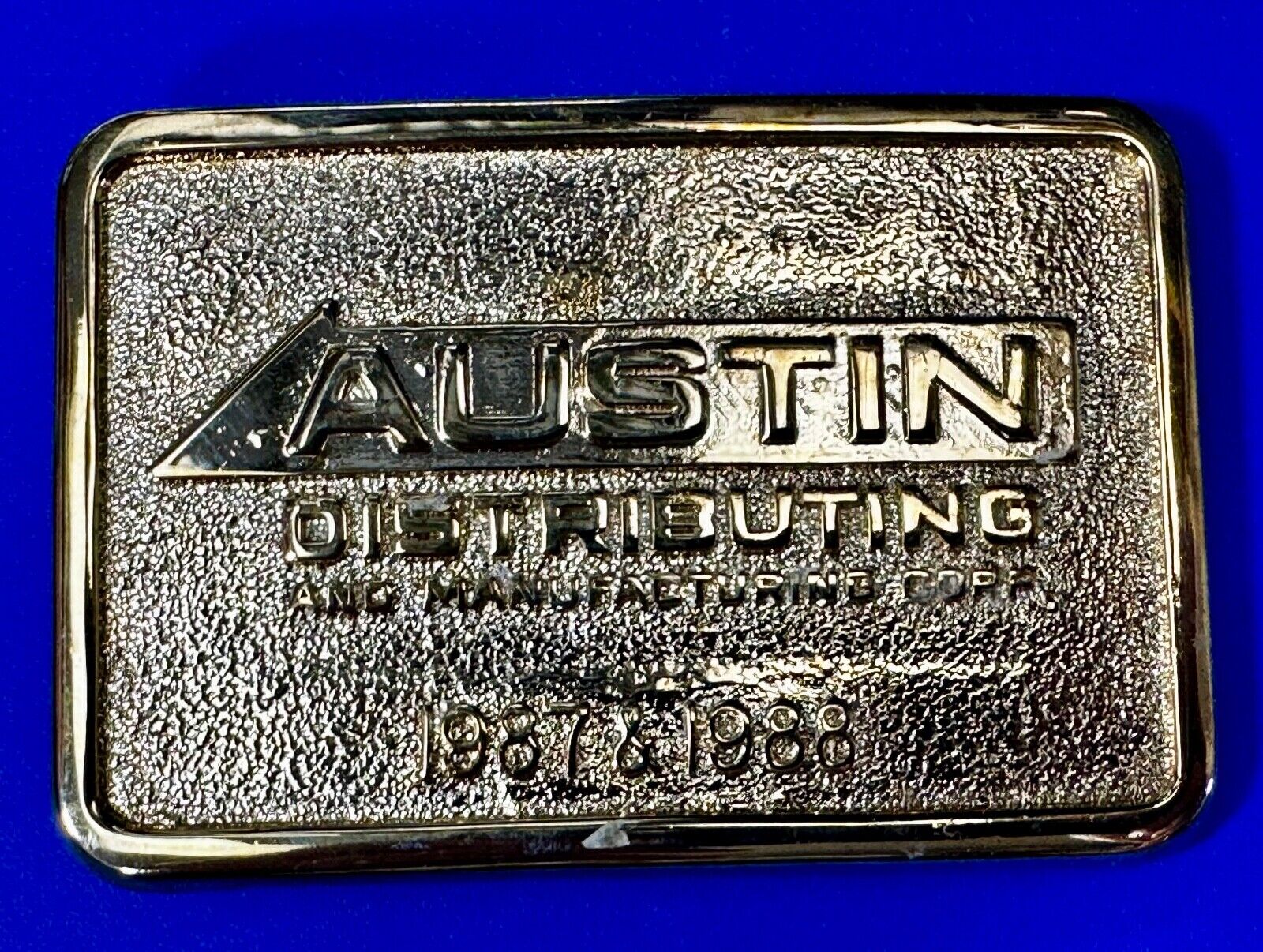 Austin Texas Distributing and Manufacturing 1987 Gold Tone Belt Buckle
