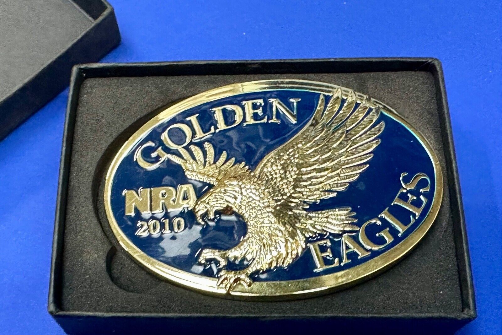 2010 NRA National Rifle Association Golden Eagle blue ribbon belt buckle in box