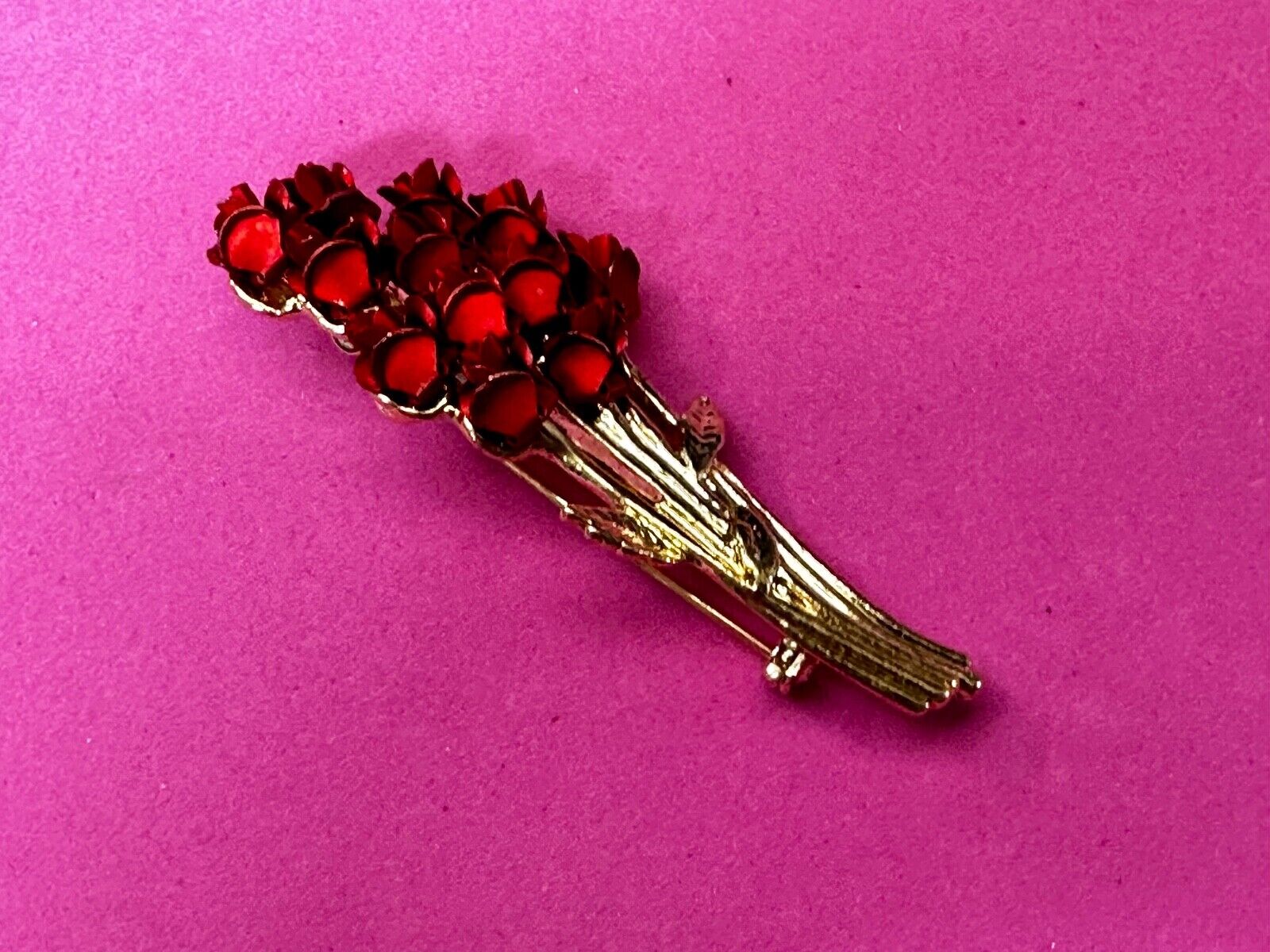 Valentines Day Gift! Red Roses Bouquet Gold Tone Brooch Pin Vintage Signed DM 97