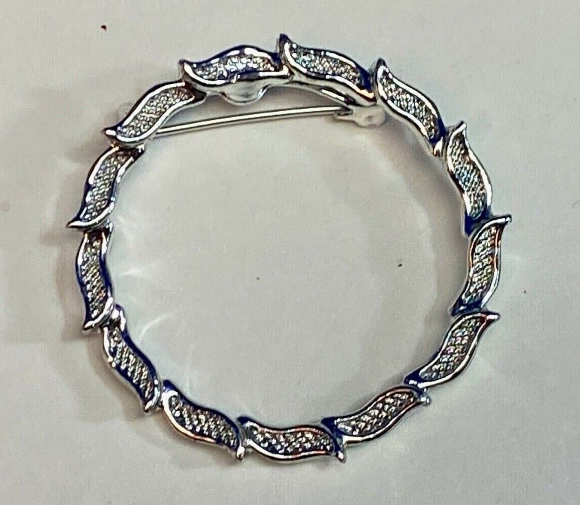Vintage Gerry's Round Modern Leaf Wreath Brooch Pin Silver Tone Pave Look