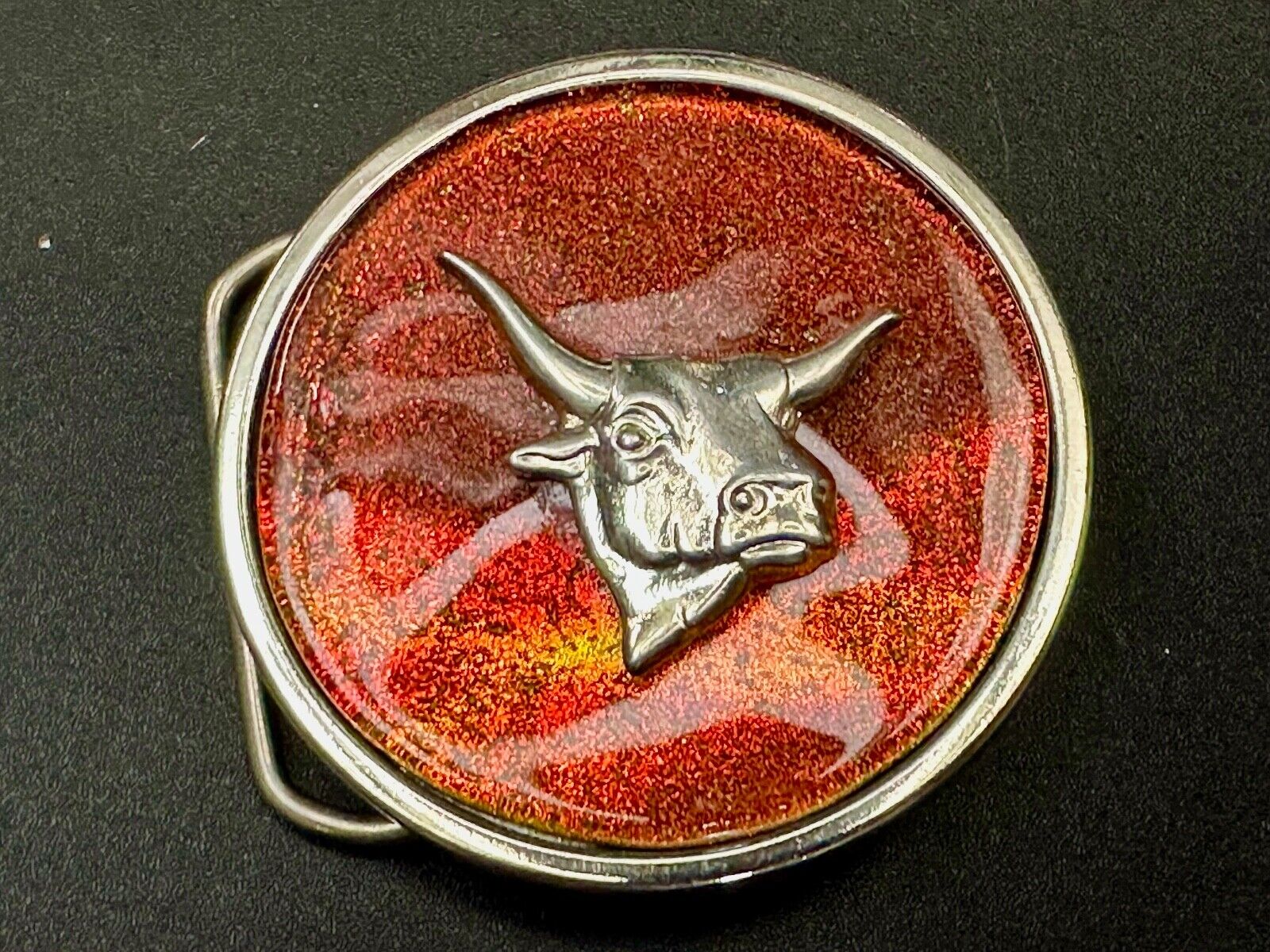 Texas Longhorn - Silver tone dimensional Steer on round retro red Belt Buckle