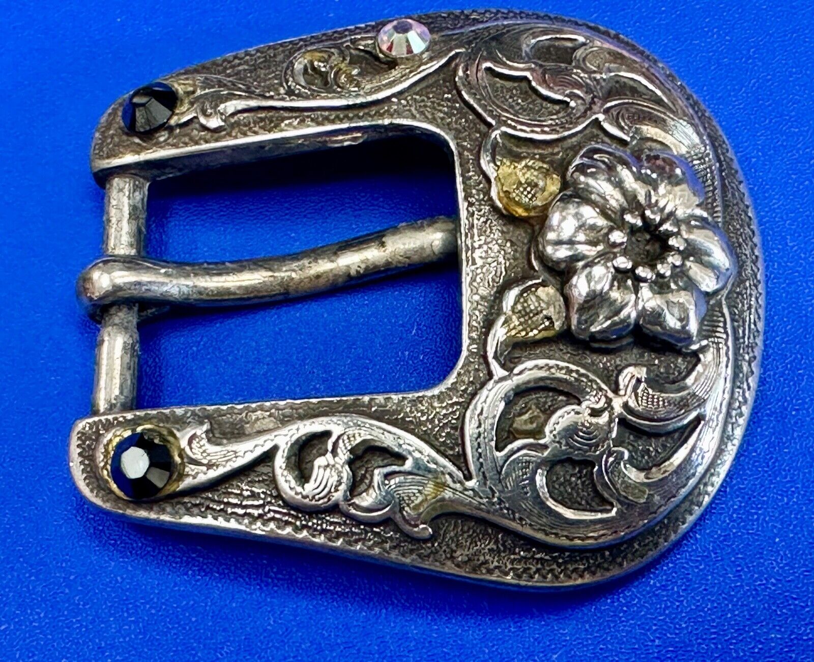 2" wide, silver tone ranger style cowgirls belt buckle