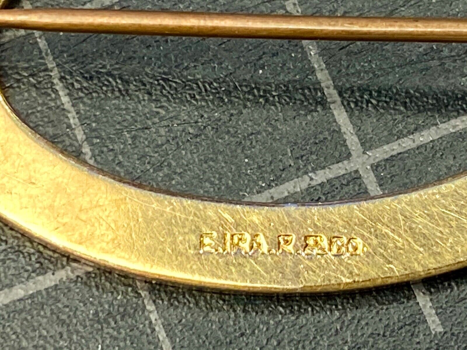 Antique Art Nouveau E. Ira Richards and Co.  Oval Brooch Pin by E.IRA & CO.