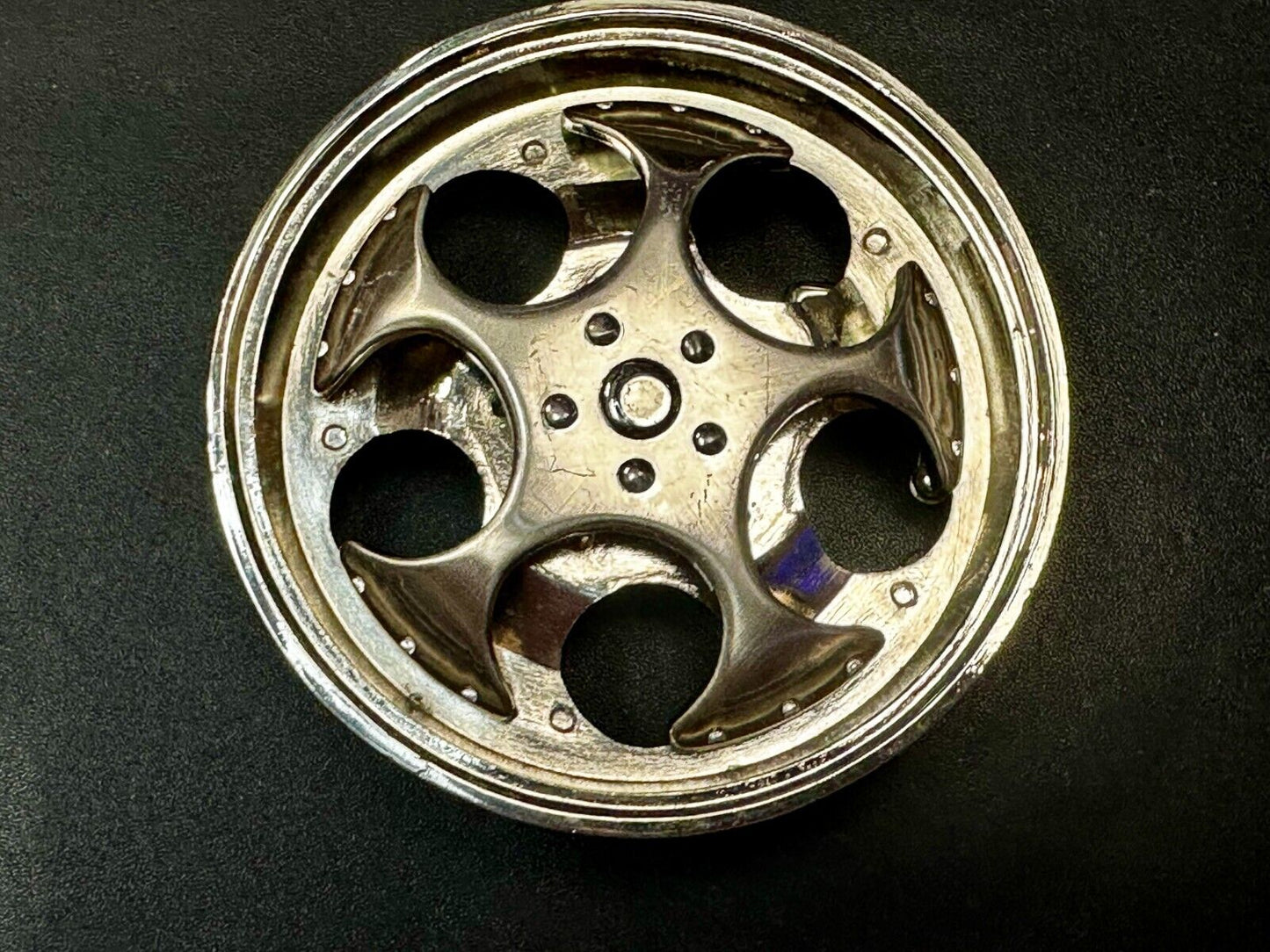Unique Spinner Car Truck Wheel Rim See Through Silver Tone Round Belt Buckle