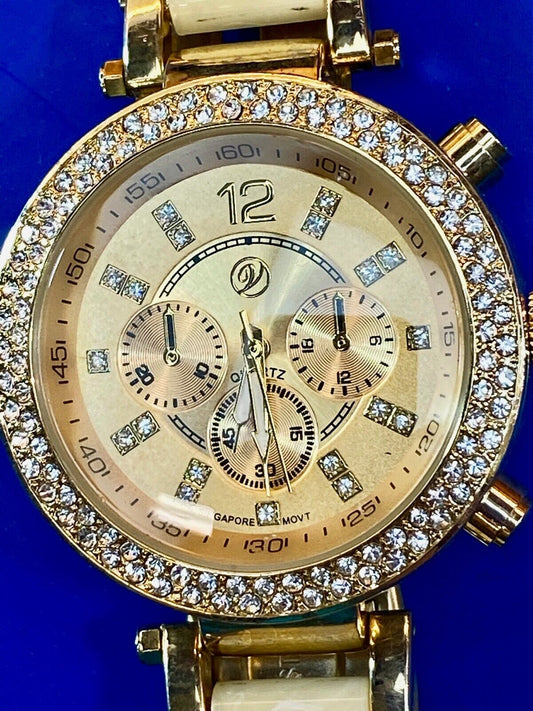 Beautiful Gold Tone Women's Watch 16781 A  - Working Well 