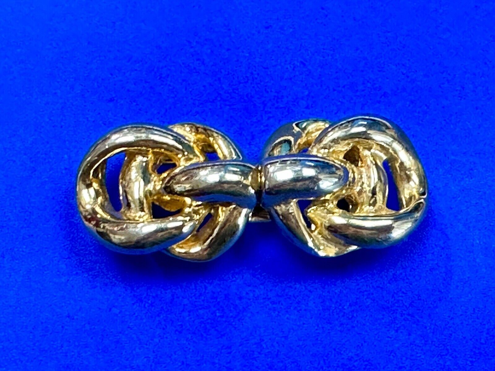Twisted Knot's ! Two-piece interlocking gold tone Gay Boyer Vintage belt buckle